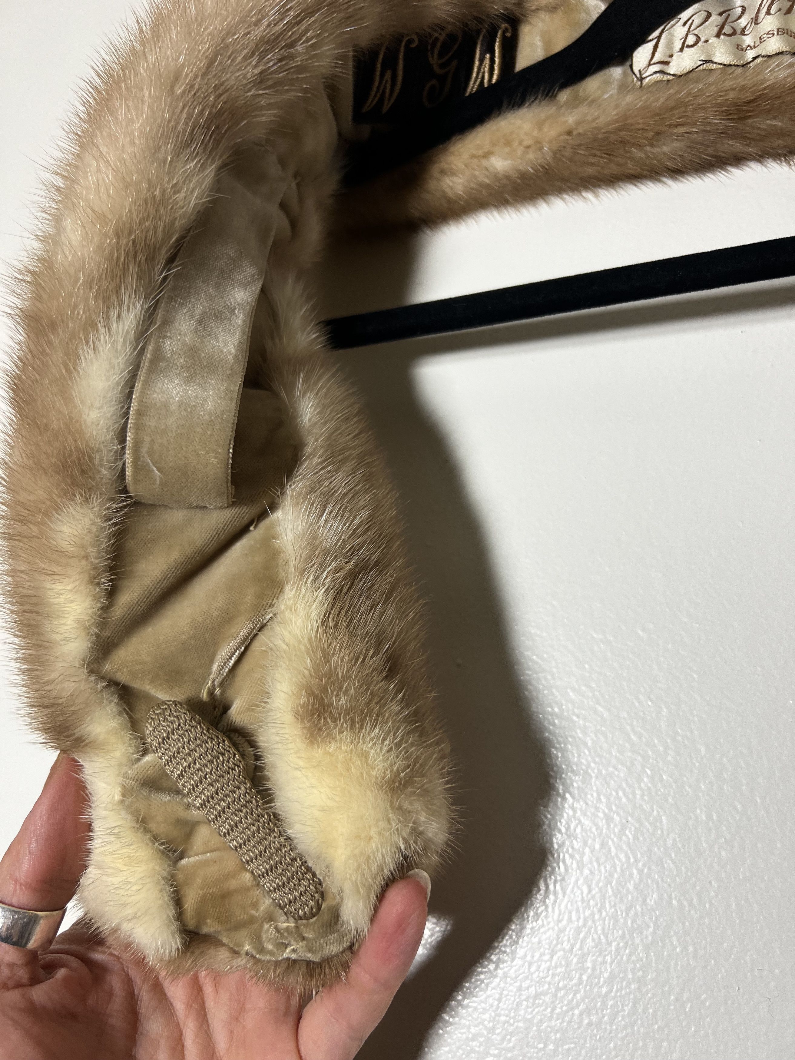 Other × Vintage Vintage Fine Apparel L.B. Bell Fur Co. Galesburg, IL Stole Size ONE SIZE - 6 Thumbnail