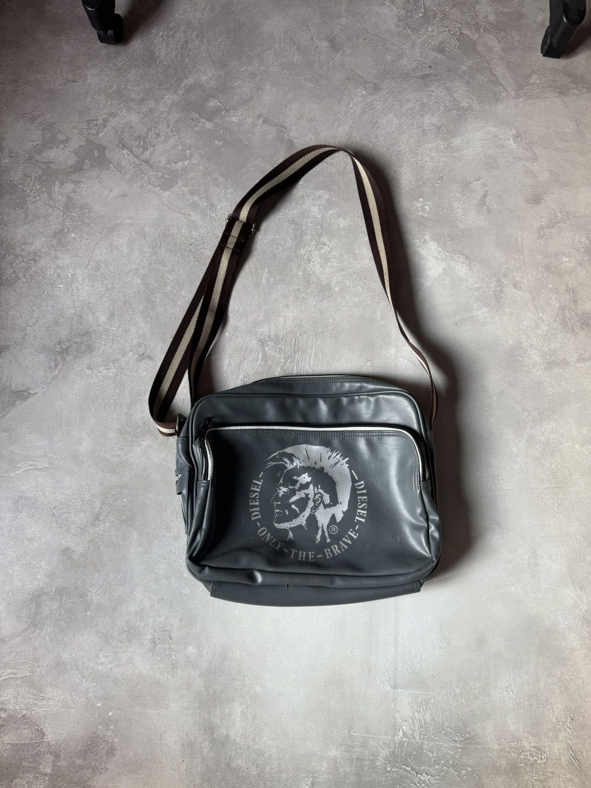 Diesel Vintage Diesel Crossbody Big Logo Y2k Bag Size ONE SIZE - 1 Thumbnail