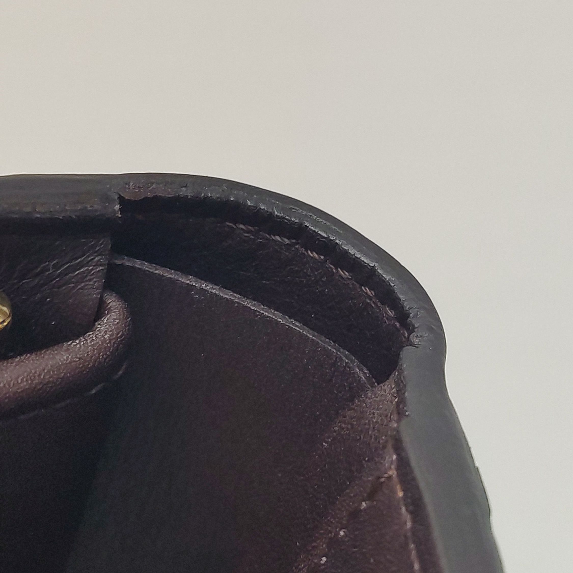 Louis Vuitton Louis Vuitton (LV) Patent leather solid color embossed mono Size ONE SIZE - 8 Thumbnail