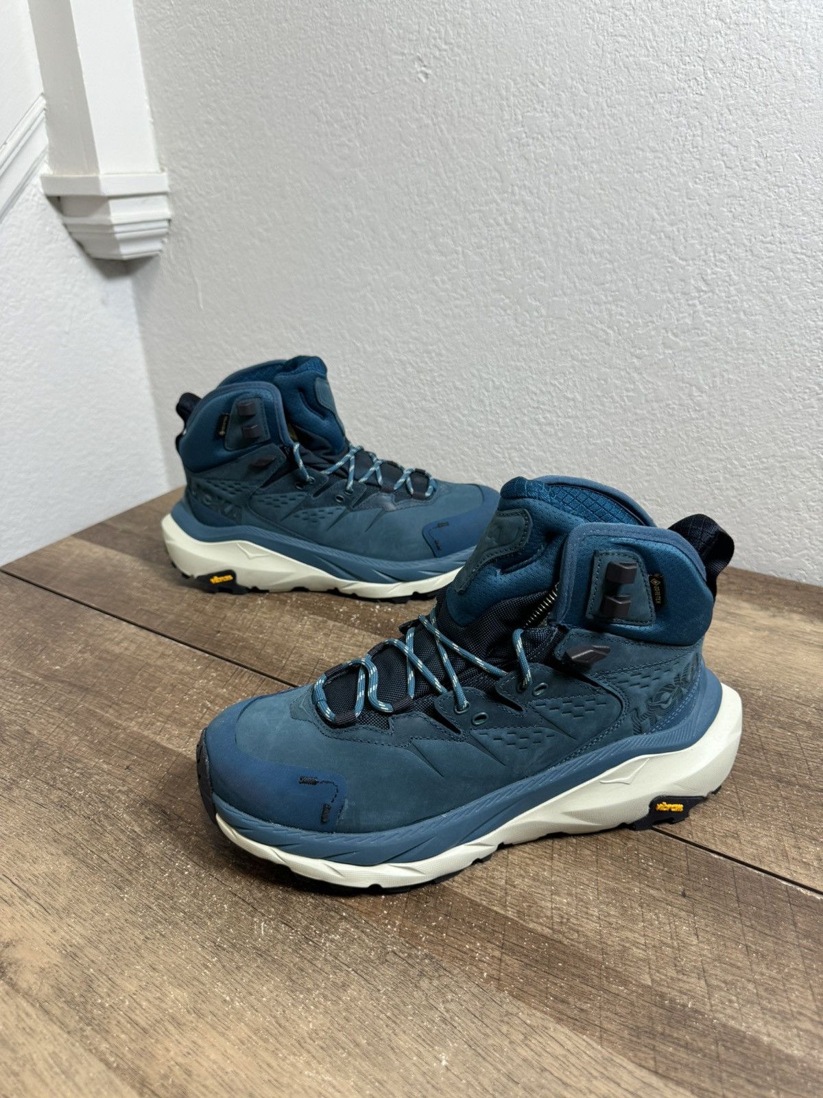 Hoka Hoka One One Kaha 2 GTX Mid Womens Size 8 Hiking Trail NEW Size US 8 / IT 38 - 2 Thumbnail