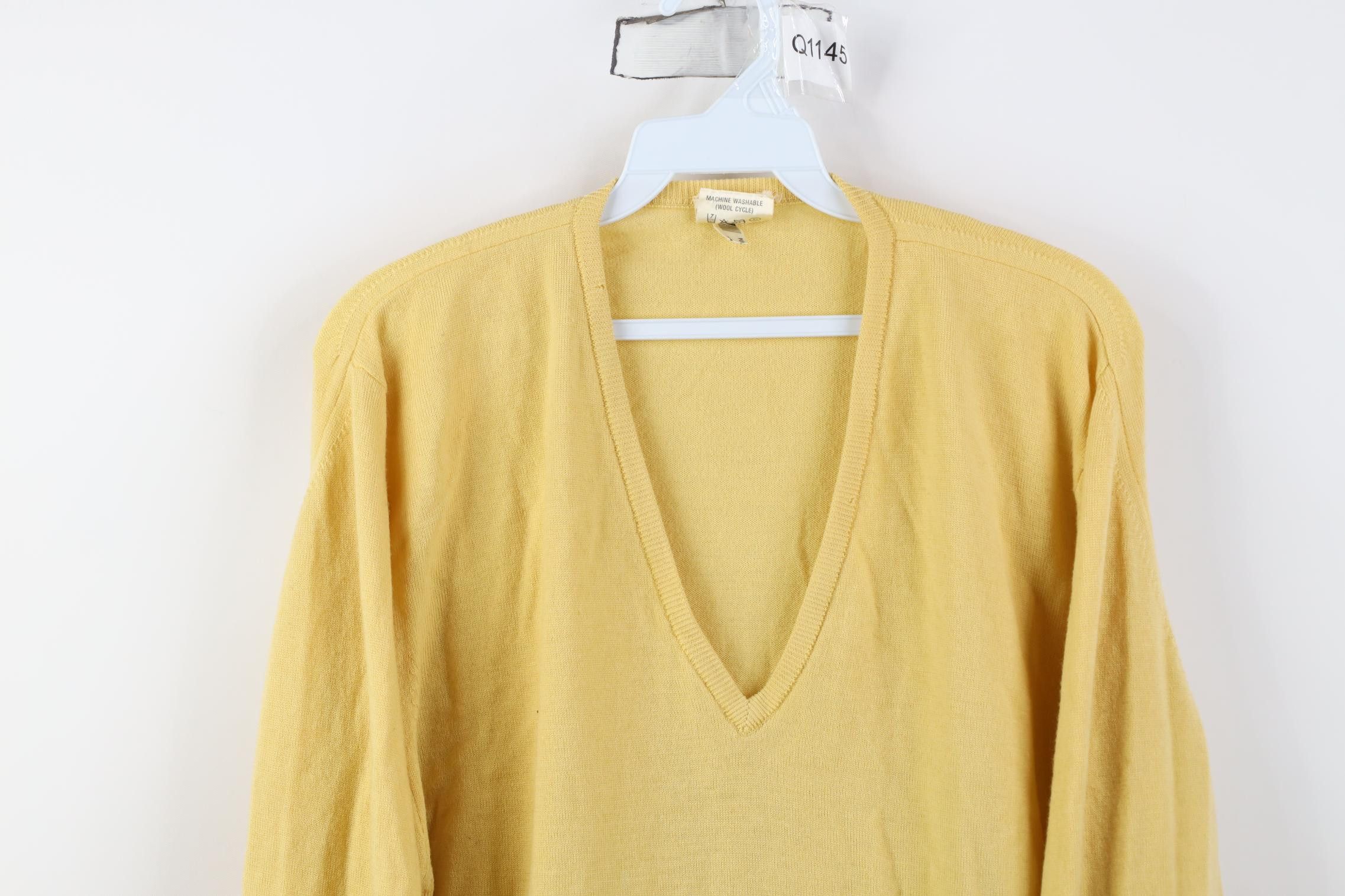 Vintage Vintage 70s Streetwear Lambswool Knit V-Neck Sweater Yellow Size US XL / EU 56 / 4 - 2 Thumbnail