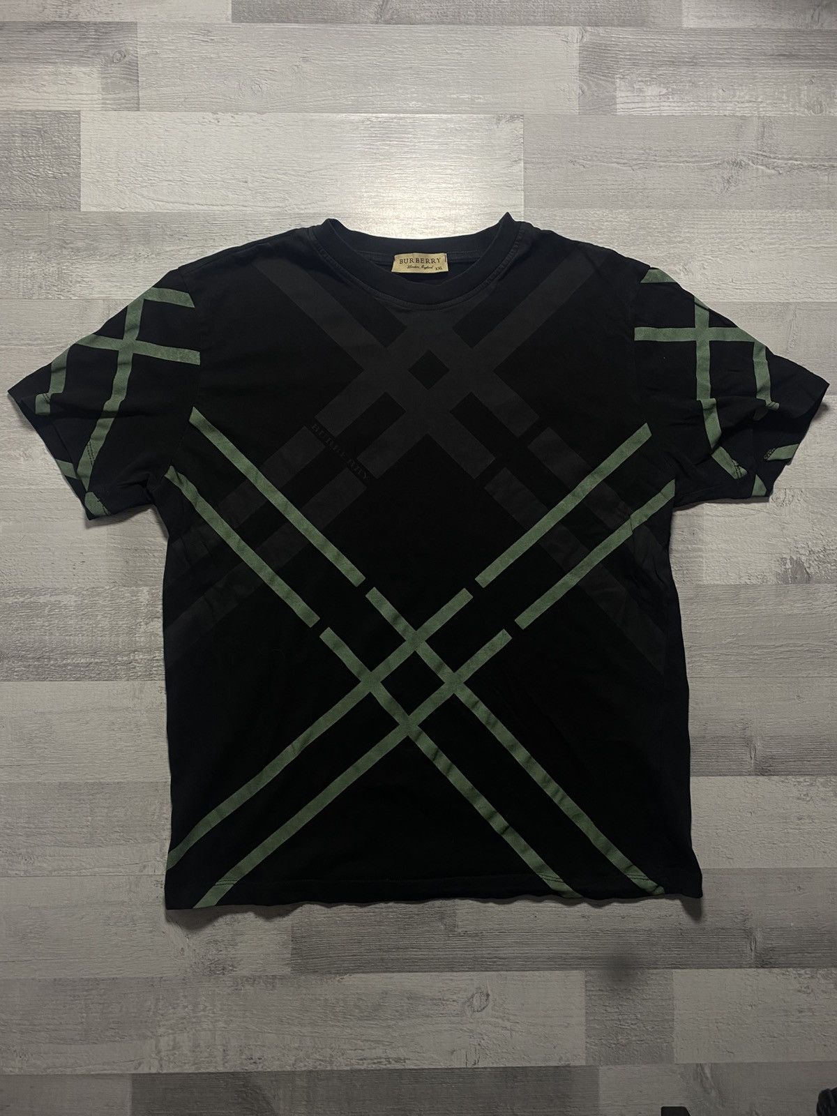 Burberry Burberry London Nova Check Graphic T-Shirt Black Size XXL Size US XL / EU 56 / 4 - 1 Thumbnail