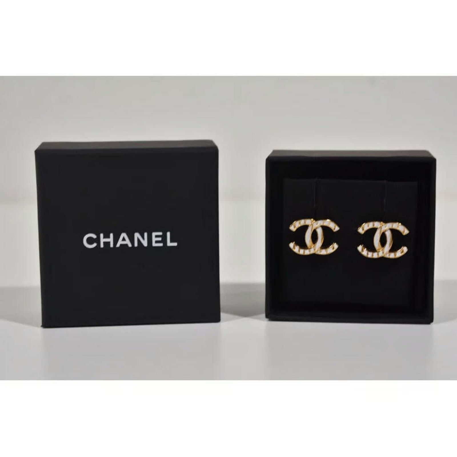 Chanel Chanel Gold Interlocking Classic Drop Statement Stud Earring Size ONE SIZE - 4 Thumbnail