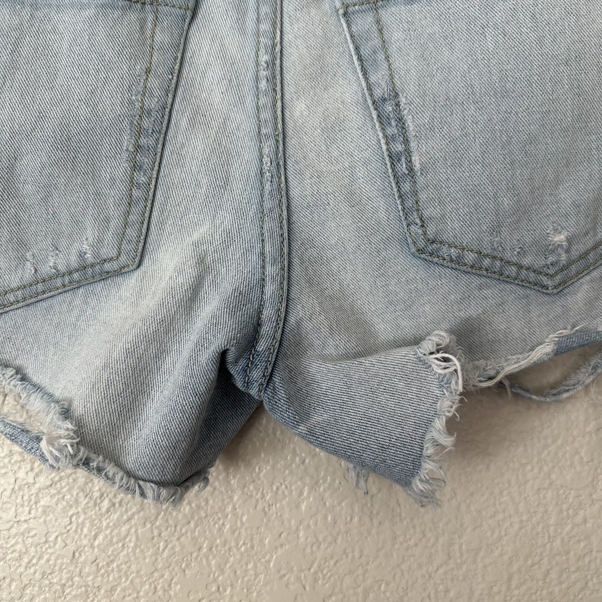 Free People Free People Boho Distressed Zip-Fly Denim Jean Shorts Size 25" / US 0 / IT 36 - 9 Thumbnail