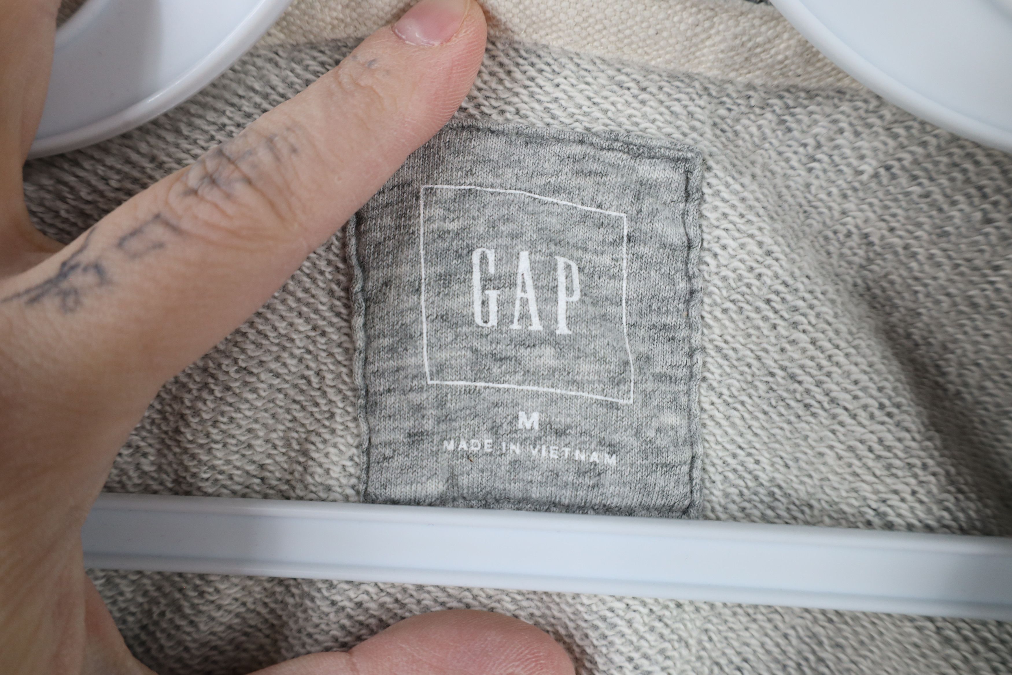 Gap × Vintage Vintage Y2K Gap Stencil Crewneck Sweatshirt Heather Gray Size US M / EU 48-50 / 2 - 6 Thumbnail