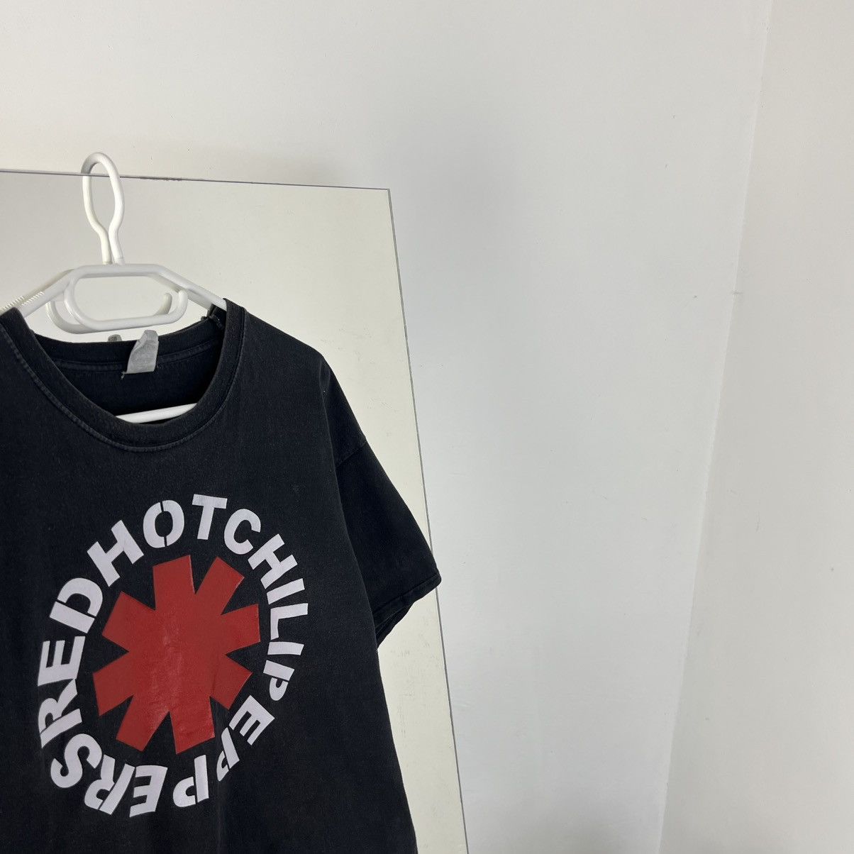Band Tees Vintage Y2K Red Hot Chili Peppers Rock Band T-Shirt Size US XL / EU 56 / 4 - 3 Thumbnail