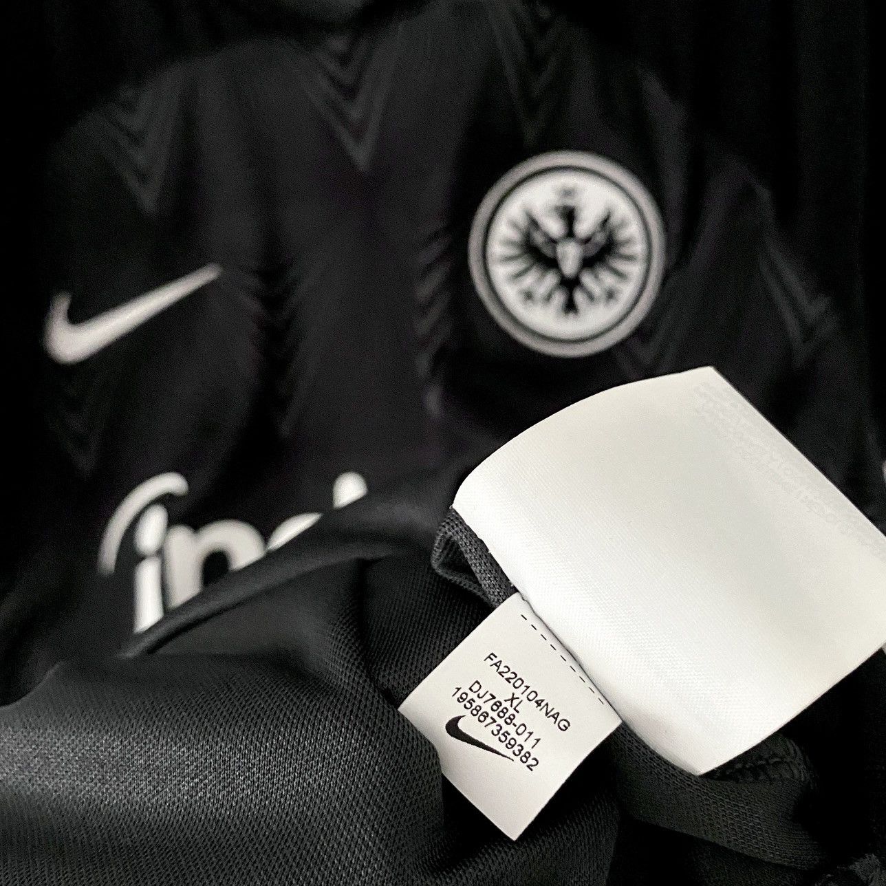 Nike 2022 2023 Eintracht Frankfurt Nike Away Kit Soccer Jersey FC Size US XL / EU 56 / 4 - 7 Thumbnail
