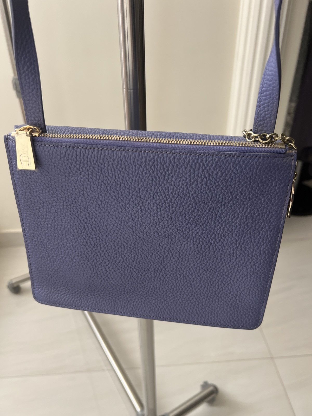Aigner Aigner Lavender Leather shoulder bag Size ONE SIZE - 6 Thumbnail