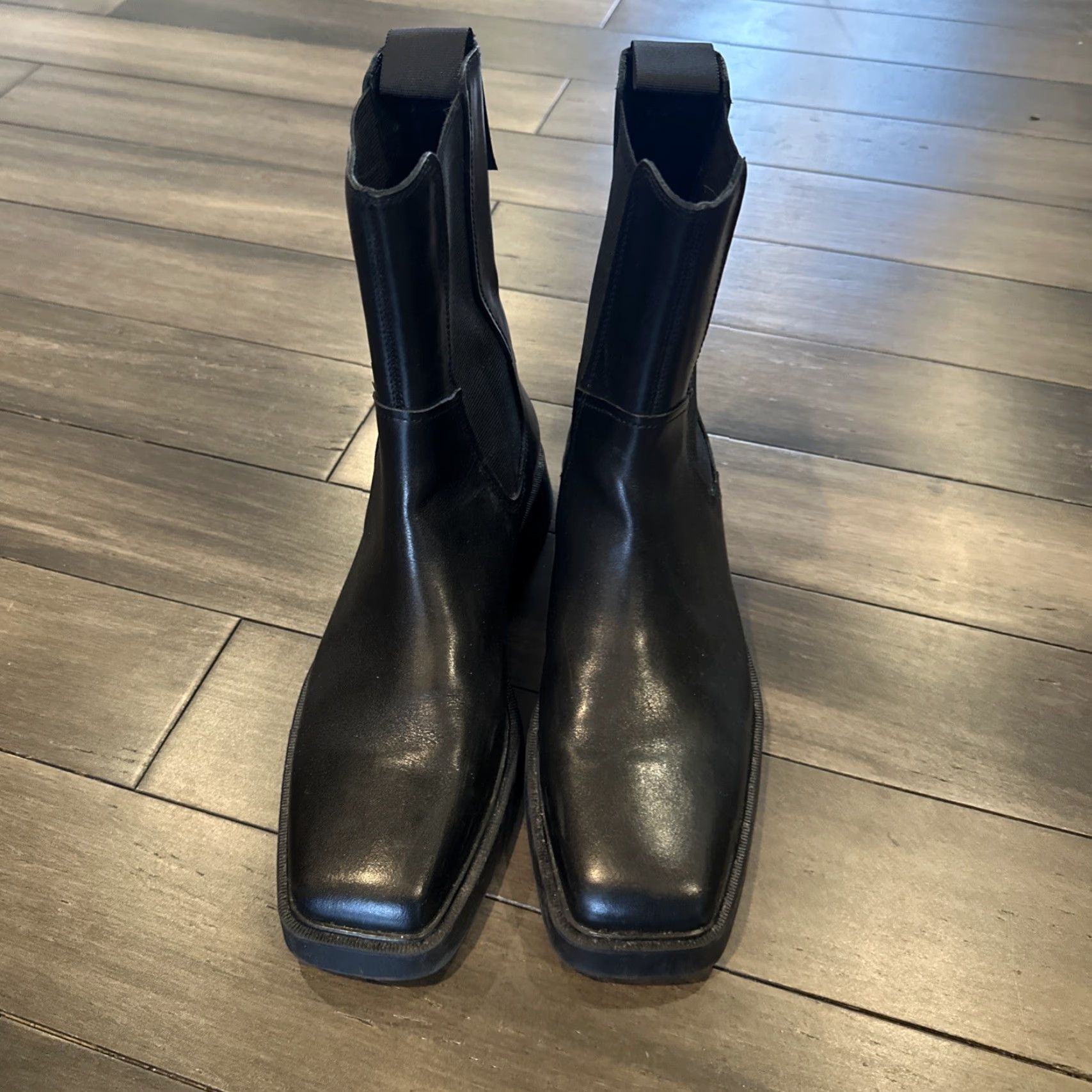 Vagabond Vagabond Shoemakers Jillian Leather Chelsea Bootie Women’s Chelsea Boot Black US 9 / EU 39 Block Heel Rubber Outsole Leather Lining Size US 9 / IT 39 - 2 Thumbnail