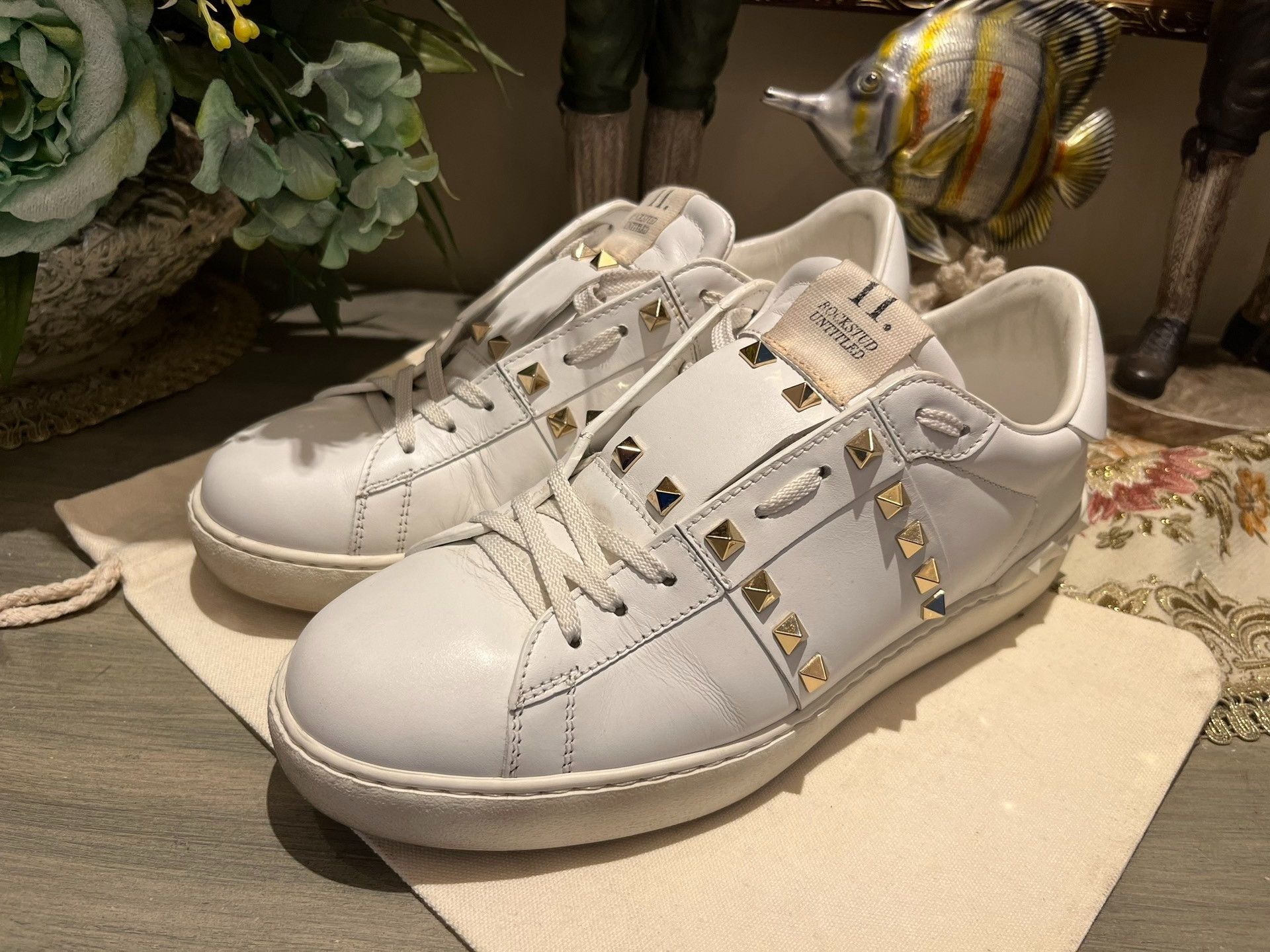 Valentino Valentino Classic Gold Stud White Sneakers Size US 7 / EU 40 - 8 Thumbnail