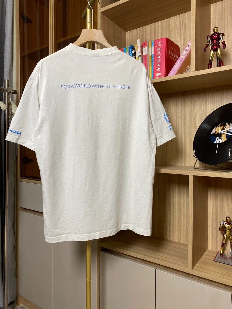 Balenciaga Balenciaga World Food Programme Collaboration Short Sleeve Size US S / EU 44-46 / 1 - 5 Thumbnail