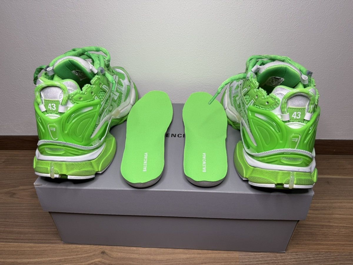 Balenciaga Balenciaga Runner Fluo Green Size US 10 / EU 43 - 15 Thumbnail