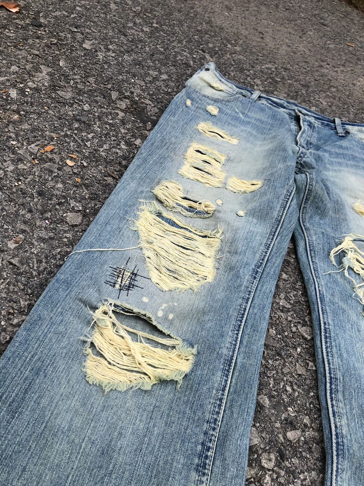 If Six Was Nine BEACH SOUND RIPPED DISTRESSED DENIM Size US 32 / EU 48 - 4 Thumbnail