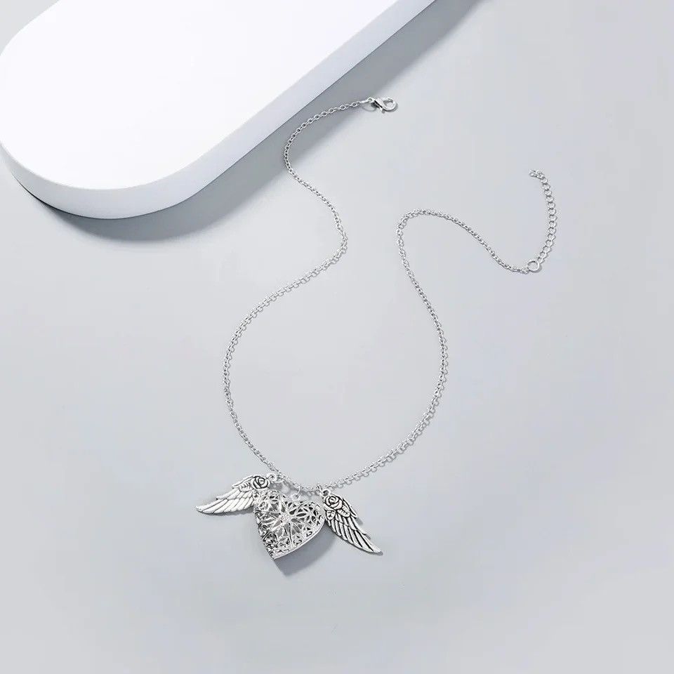 Jewelry Angel Heart Wing Pendant Luminous Halloween Necklace Size ONE SIZE - 3 Thumbnail