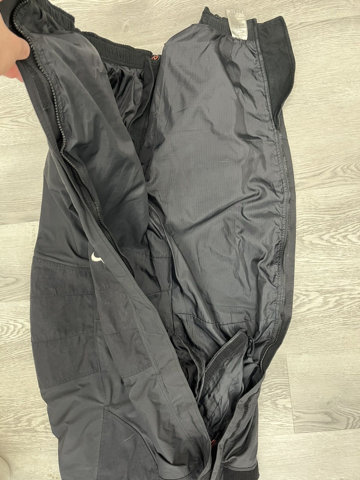 Nike ACG Vintage Nike ACG Pockets Snowboarding Full Zip Pants Size US 34 / EU 50 - 13 Thumbnail