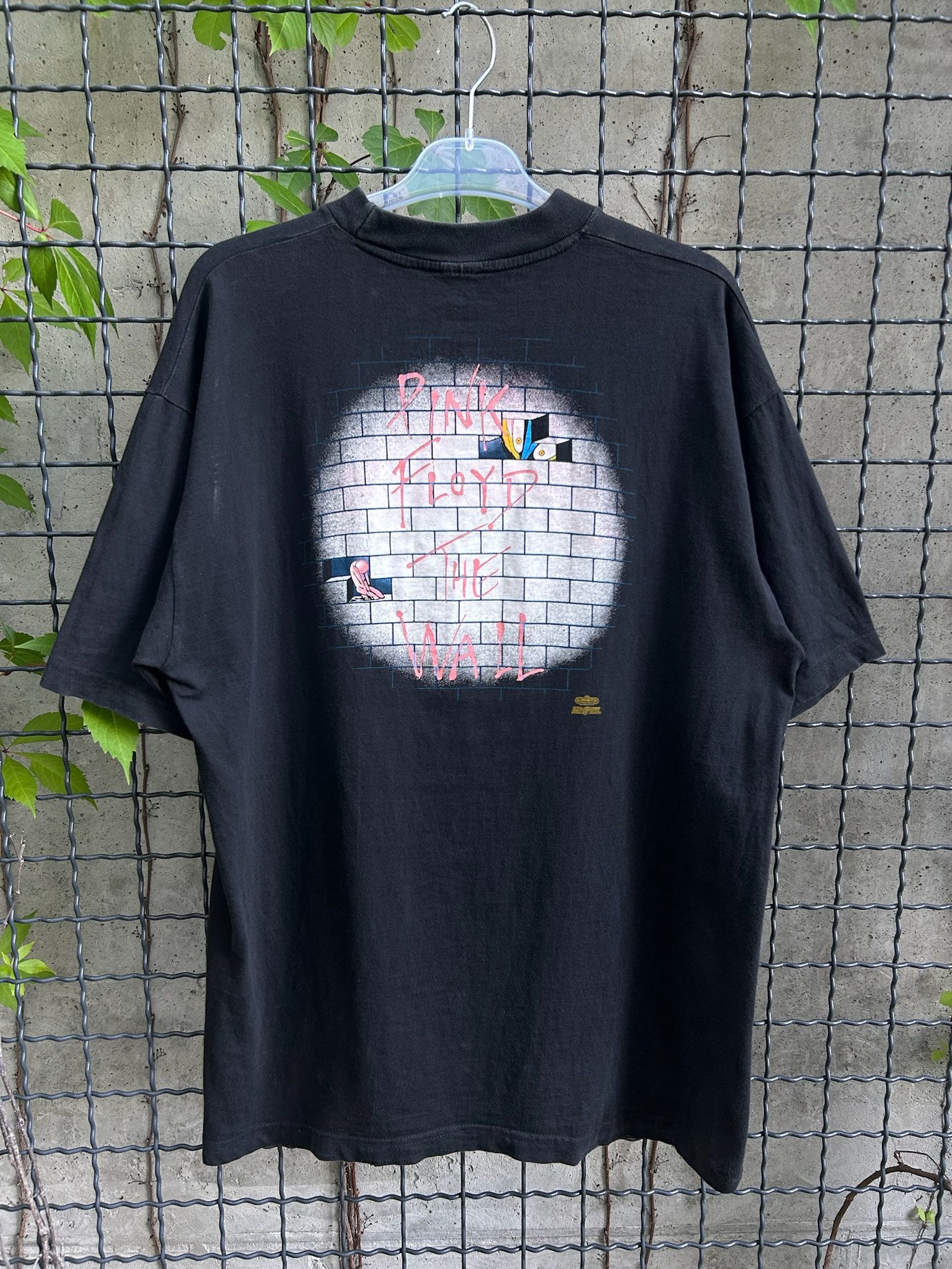 Band Tees × Vintage Vintage 1982 Pink Floyd The Wall Rock Band T-shirt Size US L / EU 52-54 / 3 - 2 Thumbnail