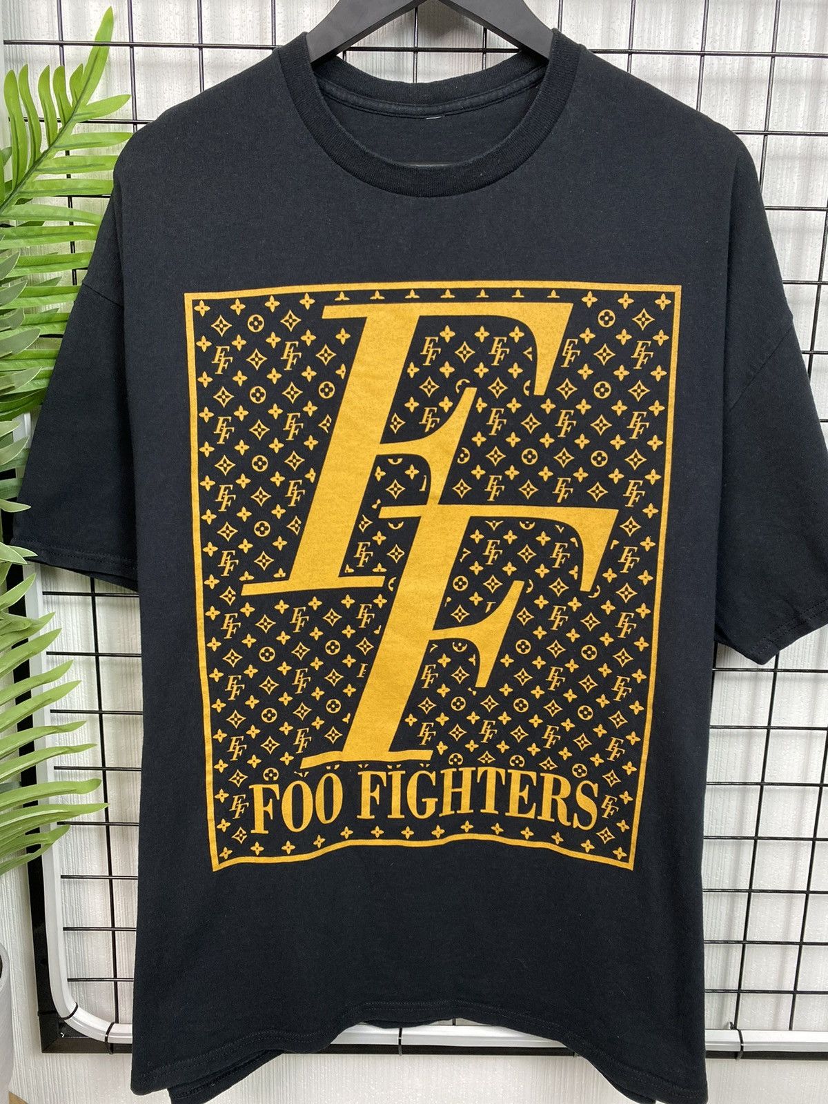 Band Tees Foo Fighters band T shirt Tee “Louis Vuitton style logo” Men Size US XL / EU 56 / 4 - 8 Thumbnail