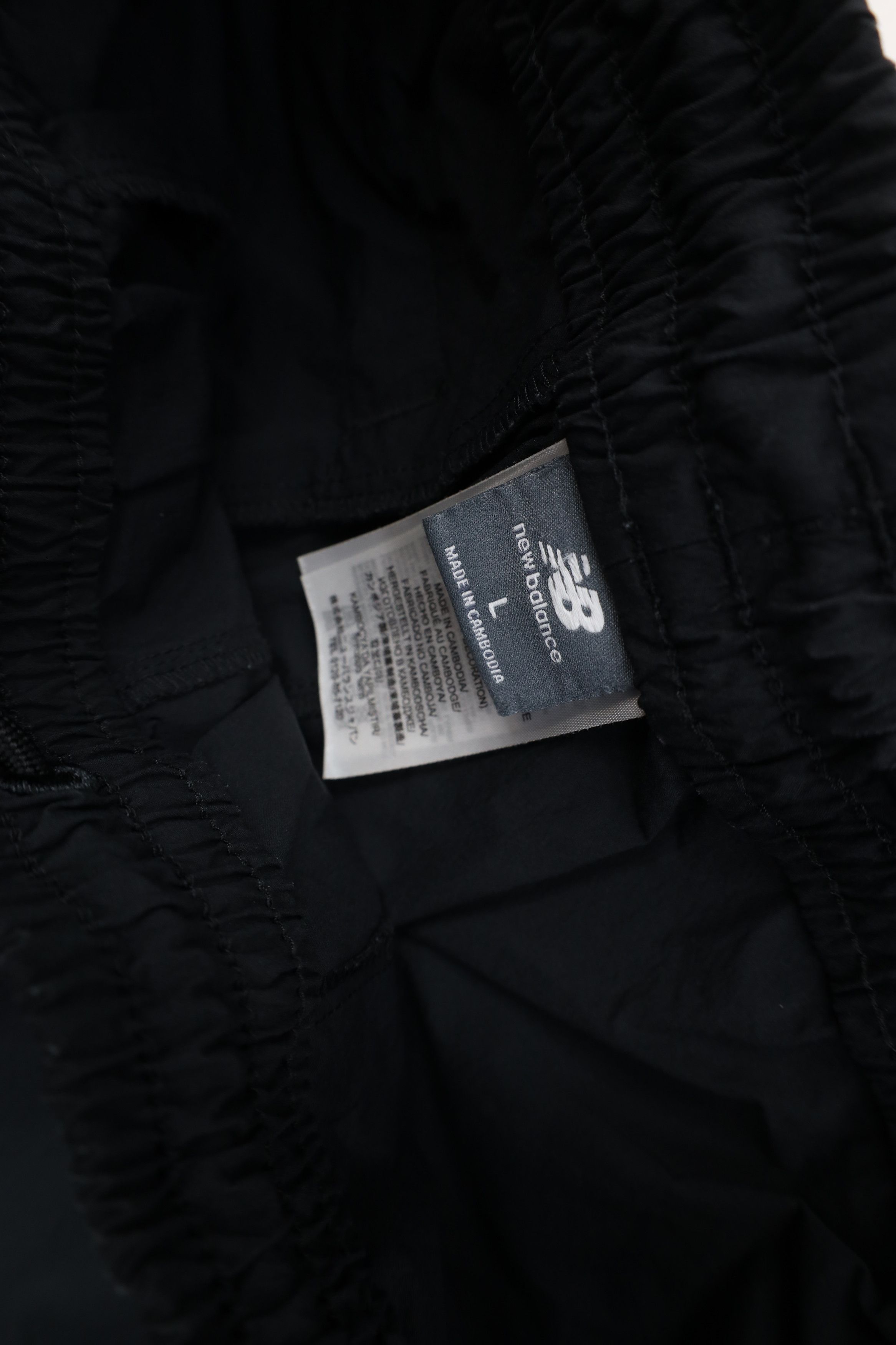 New Balance Vintage Y2K New Balance Above Knee Windbreaker Shorts Black Size US 34 / EU 50 - 8 Thumbnail