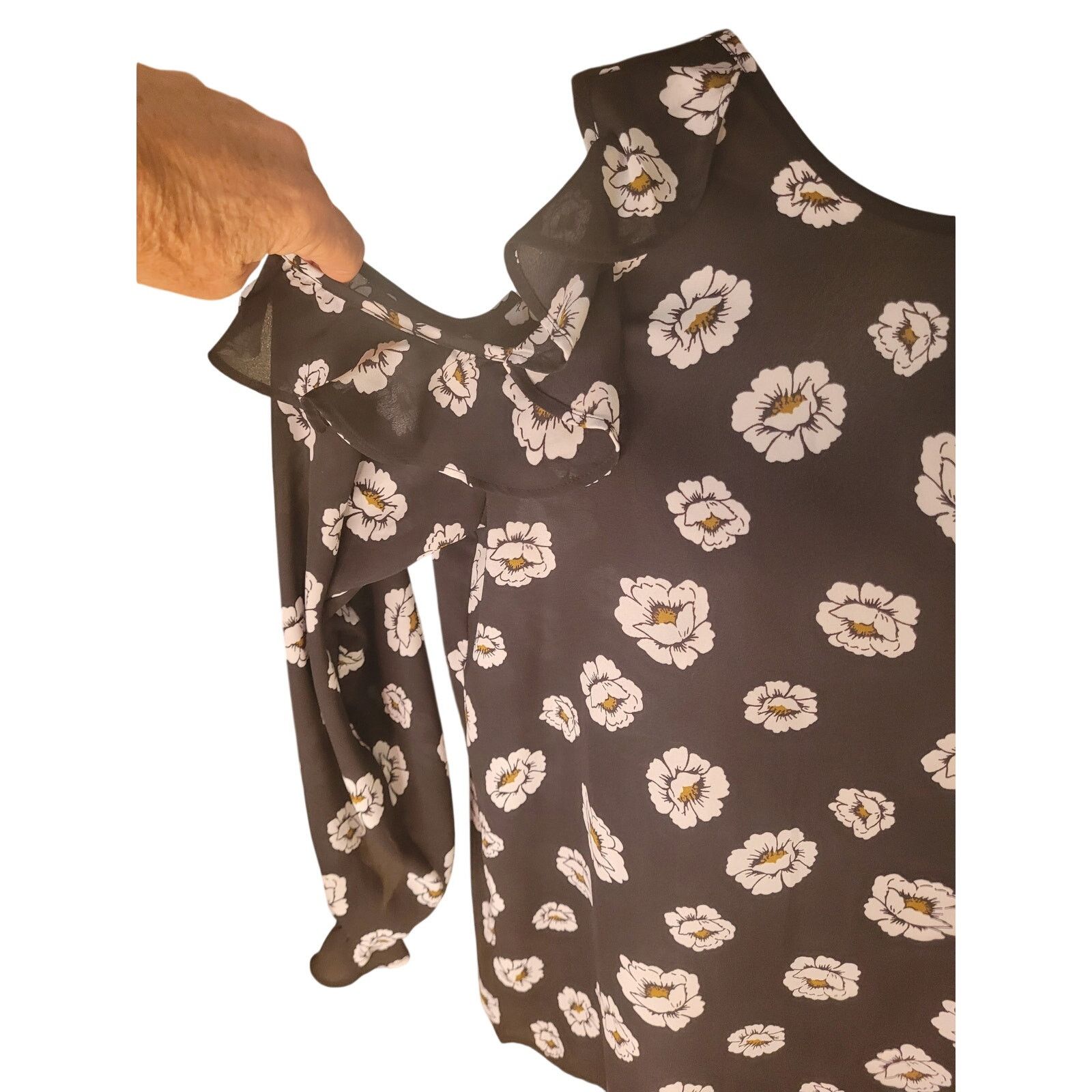 Ann Taylor Ann Taylor Shoulder Cutout Top Black Floral Long Slvs Sz M Size M / US 6-8 / IT 42-44 - 2 Thumbnail
