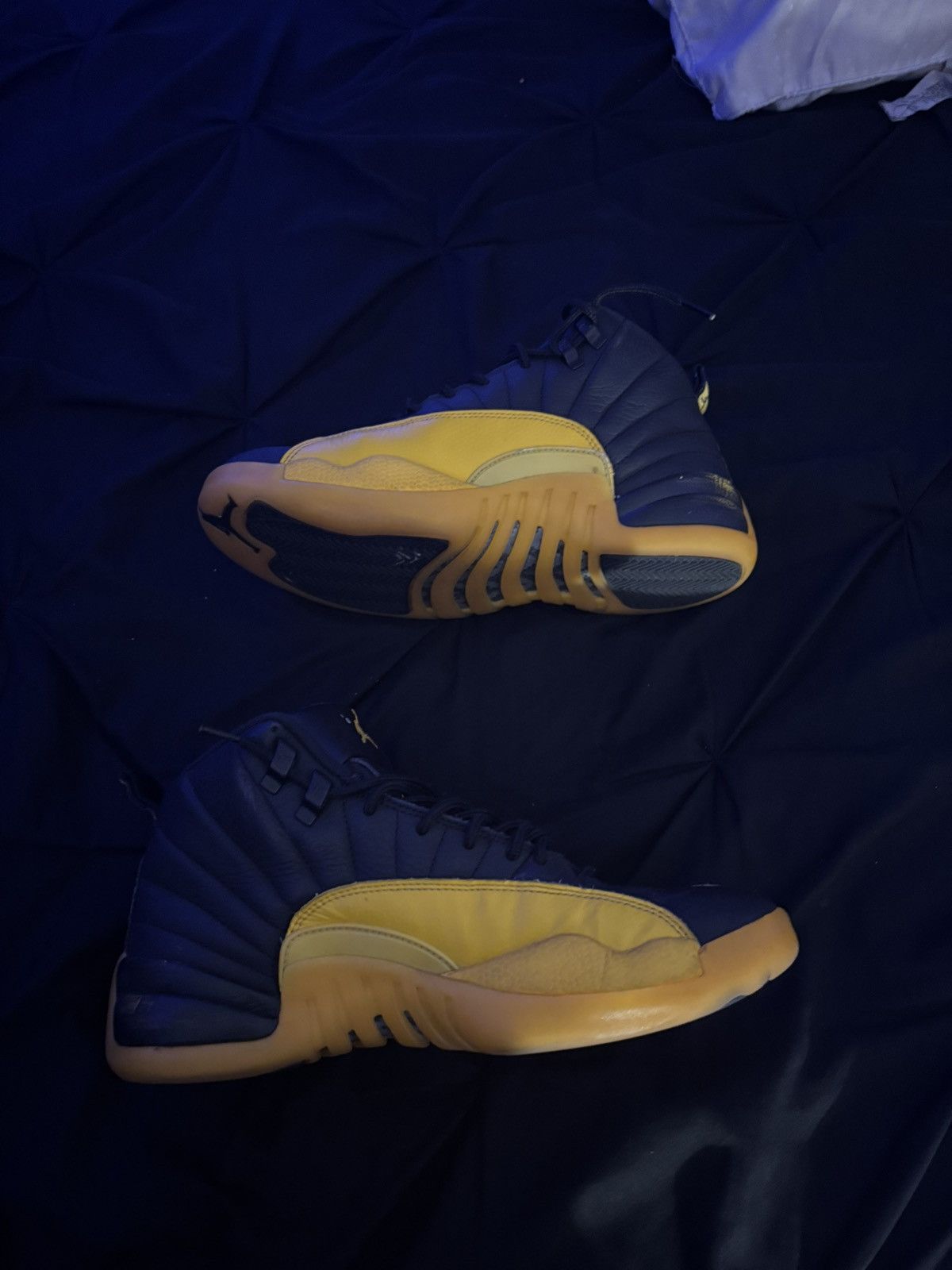 Jordan Brand Jordan 12 Retro Black University Gold Size US 8 / EU 41 - 2 Thumbnail