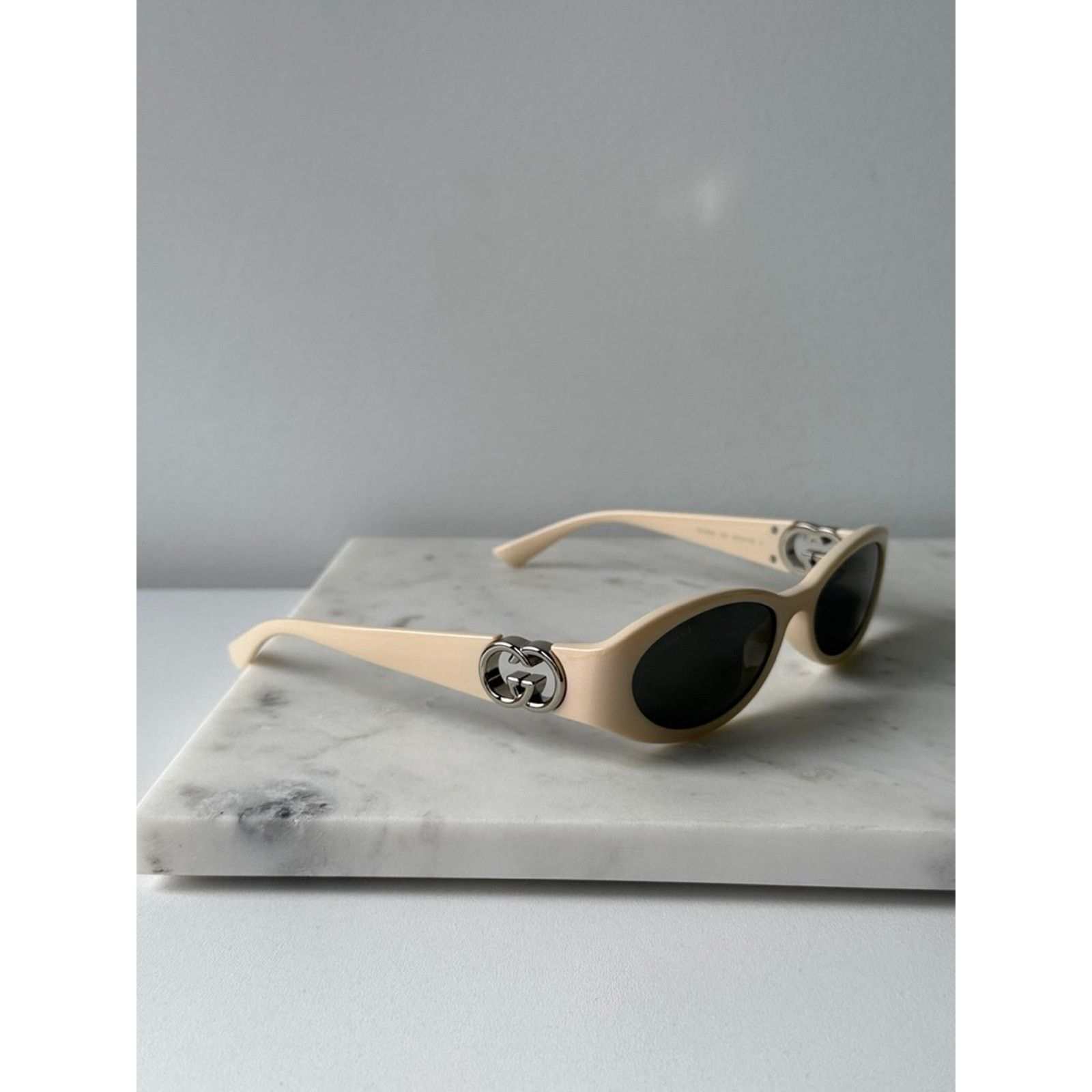 Gucci SALE! NEW Gucci GG1660S White Slim Oval Logo Sunglasses Size ONE SIZE - 8 Thumbnail