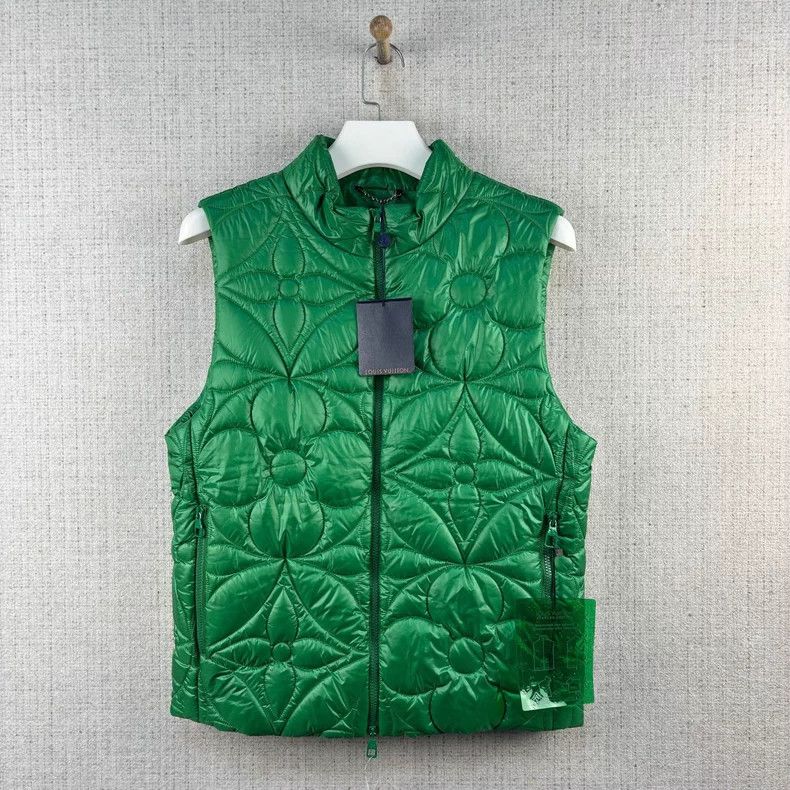 Louis Vuitton Louis Vuitton FW22 Solid Stand Collar Quilted Floral Zip L Size US M / EU 48-50 / 2 - 1 Thumbnail