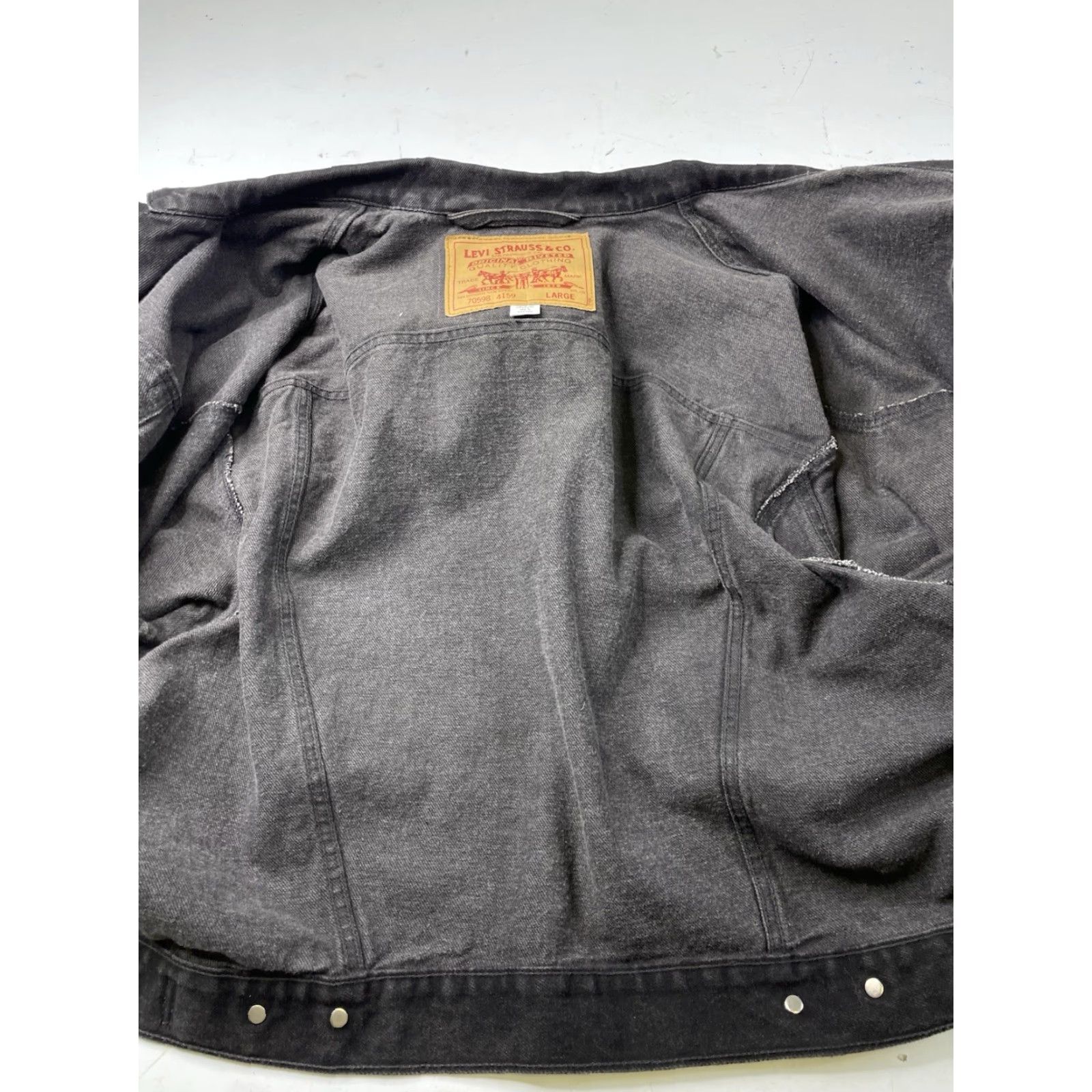 Levi's VINTAGE Levi's Trucker Jacket Black Denim 90s 4159 70598 Men's Large Boxy Size US L / EU 52-54 / 3 - 3 Thumbnail