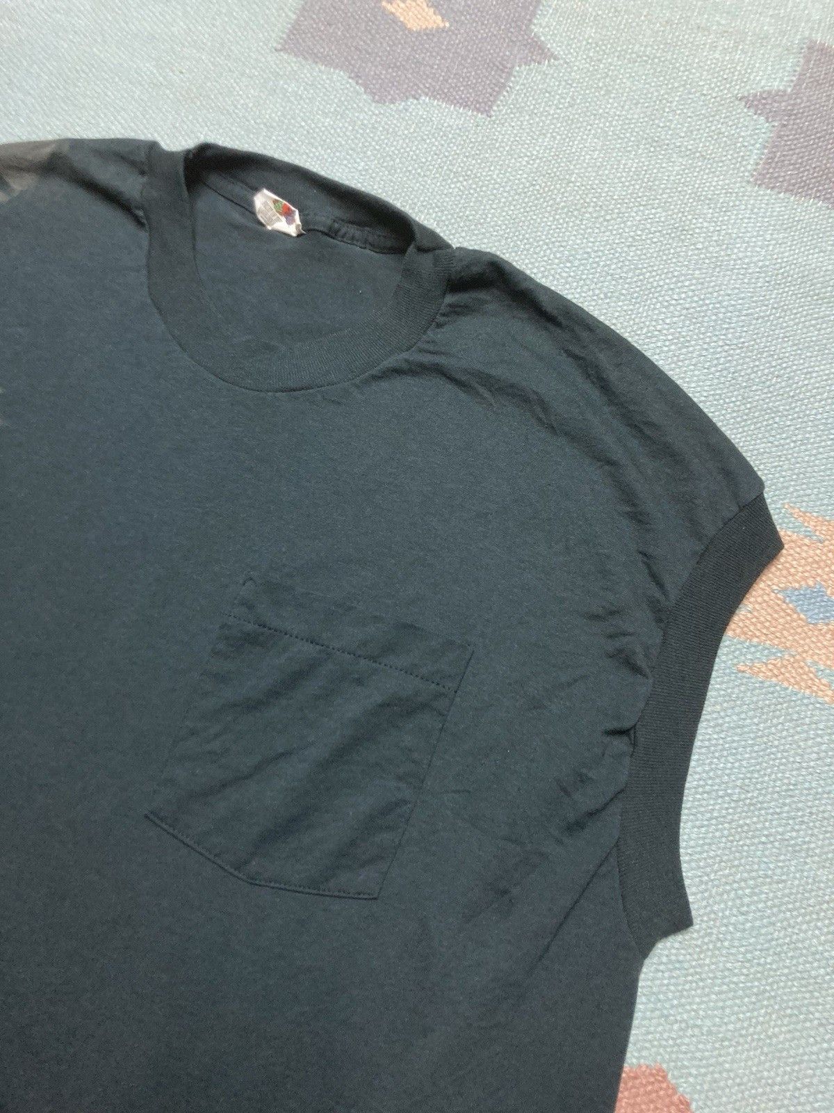 Fruit Of The Loom × Vintage 80s sleeveless pocket t shirt faded black fruit of loom 3XL Size US XXL / EU 58 / 5 - 5 Thumbnail