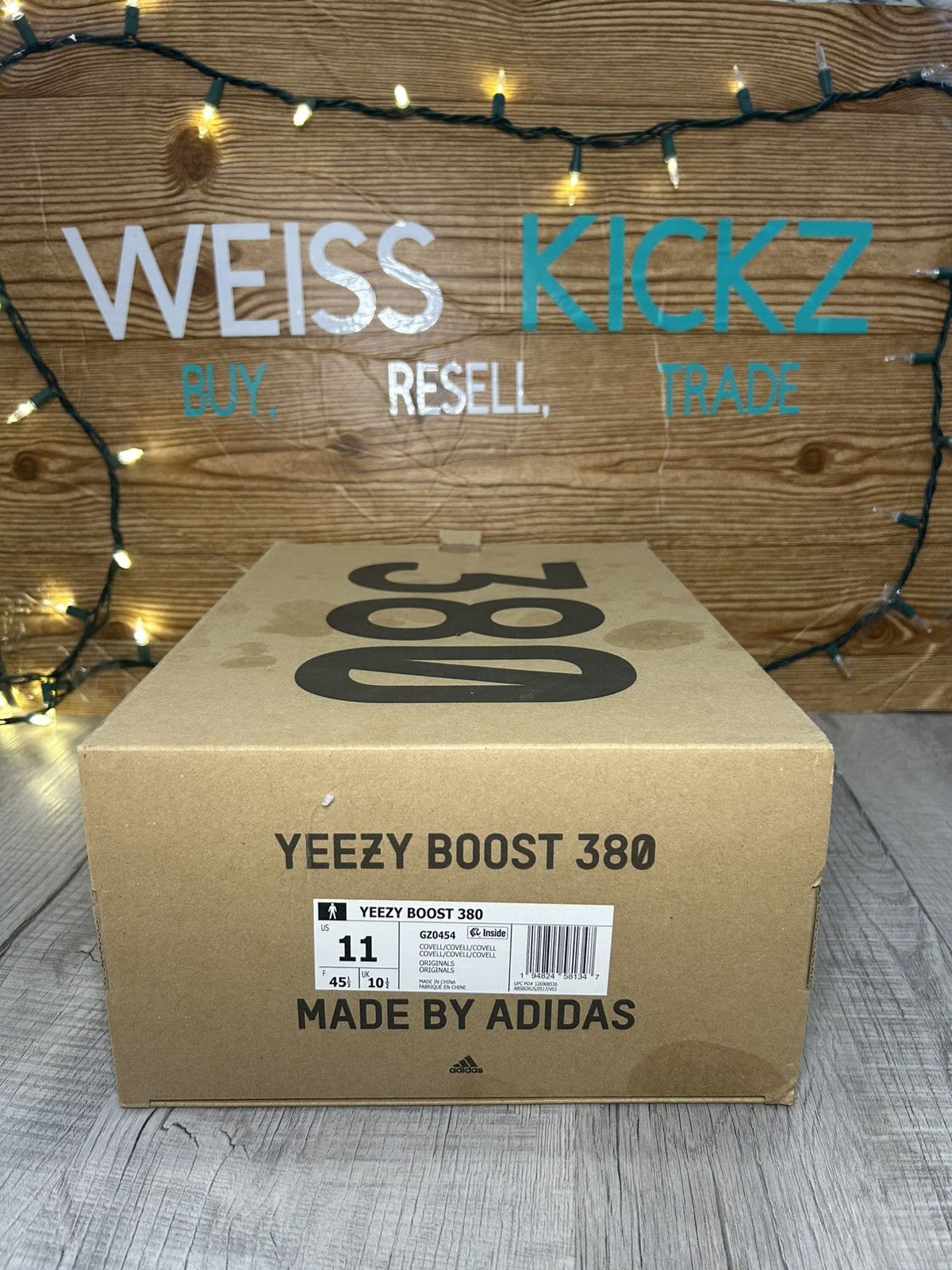 Adidas Yeezy 389 covellite Size US 11 / EU 44 - 9 Thumbnail