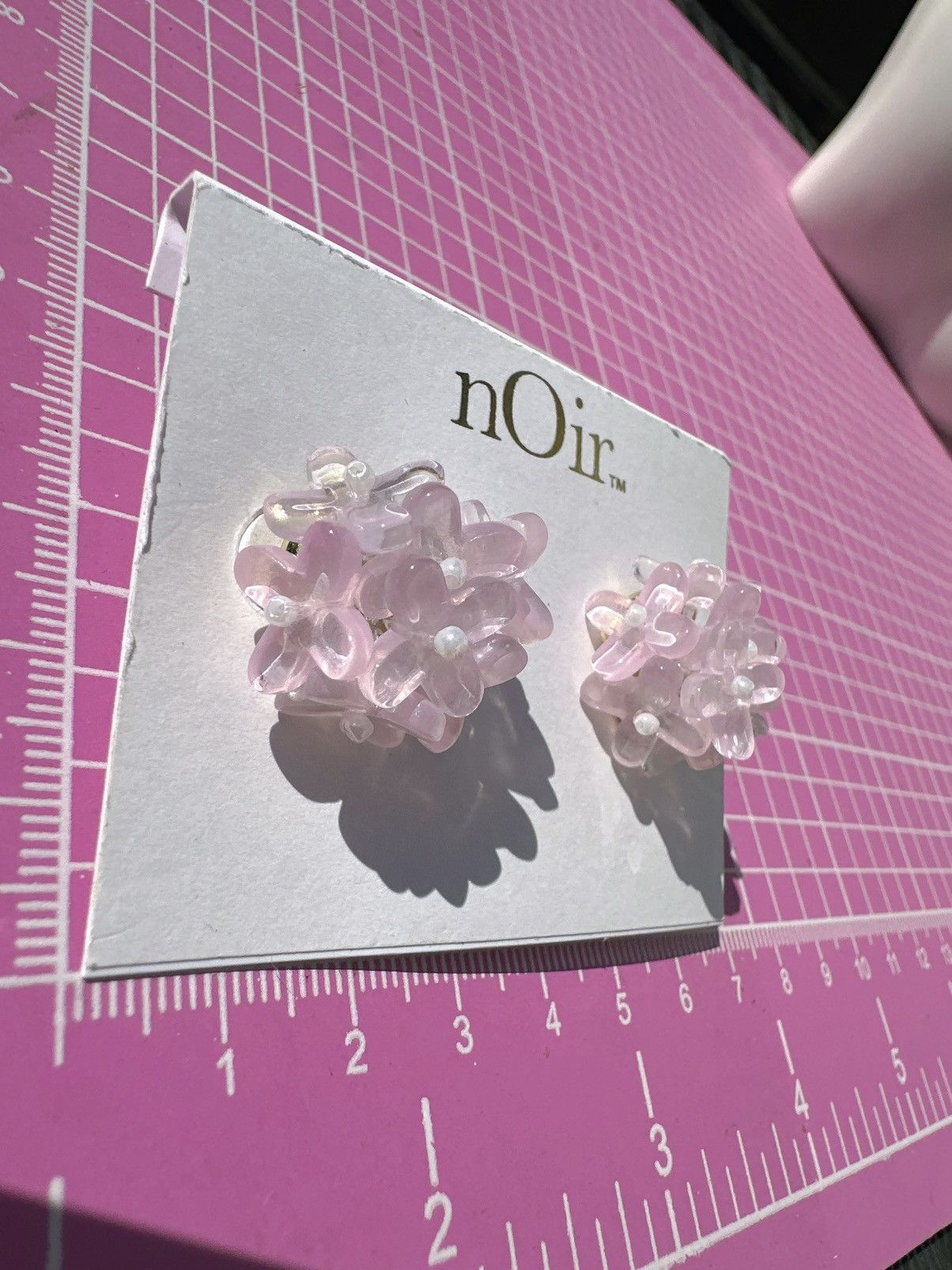Designer Noir earrings gold tone pink flowers beaded studs Size ONE SIZE - 2 Thumbnail