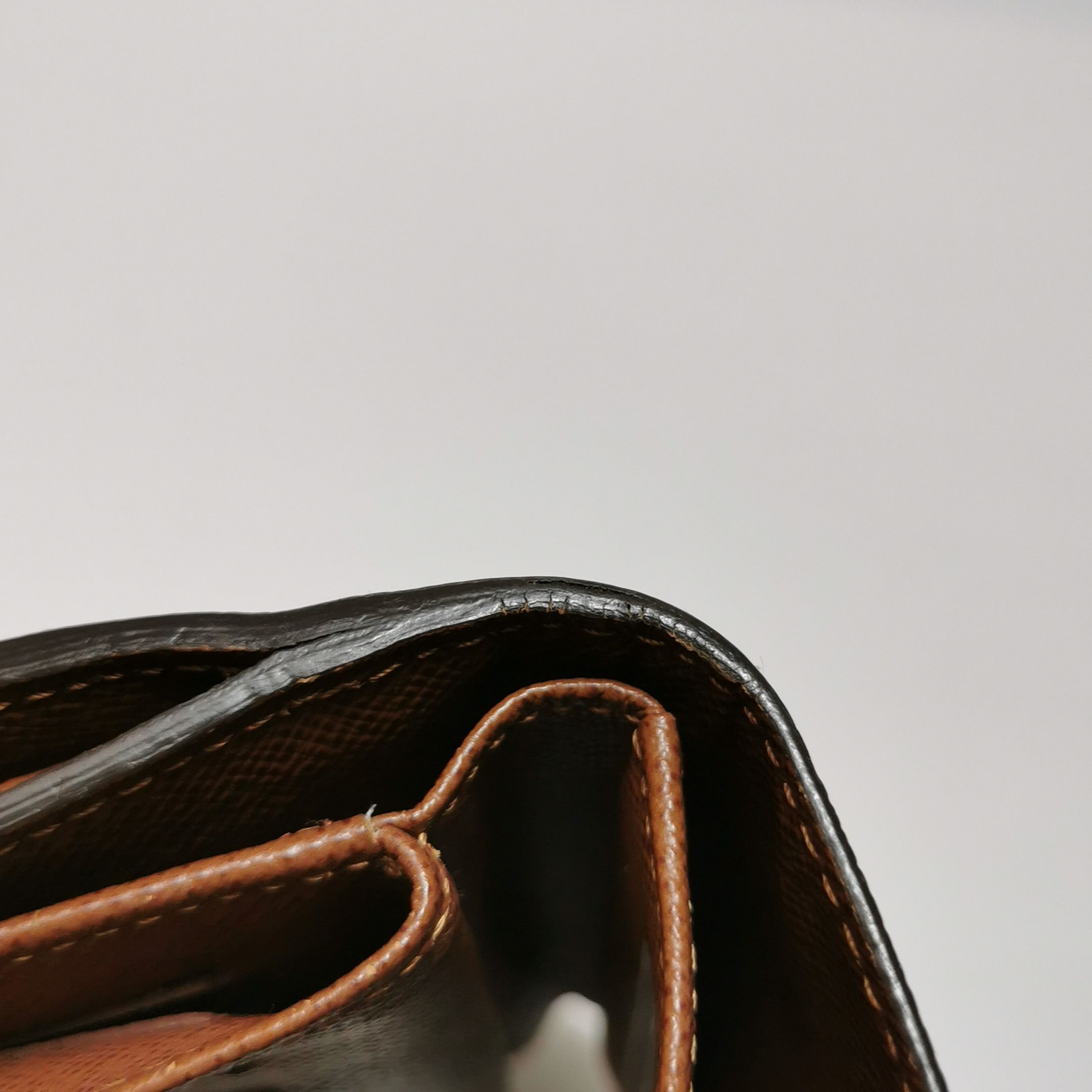 Louis Vuitton Louis Vuitton (LV) Joey cowhide vegetable tanned leather Mo Size ONE SIZE - 9 Thumbnail