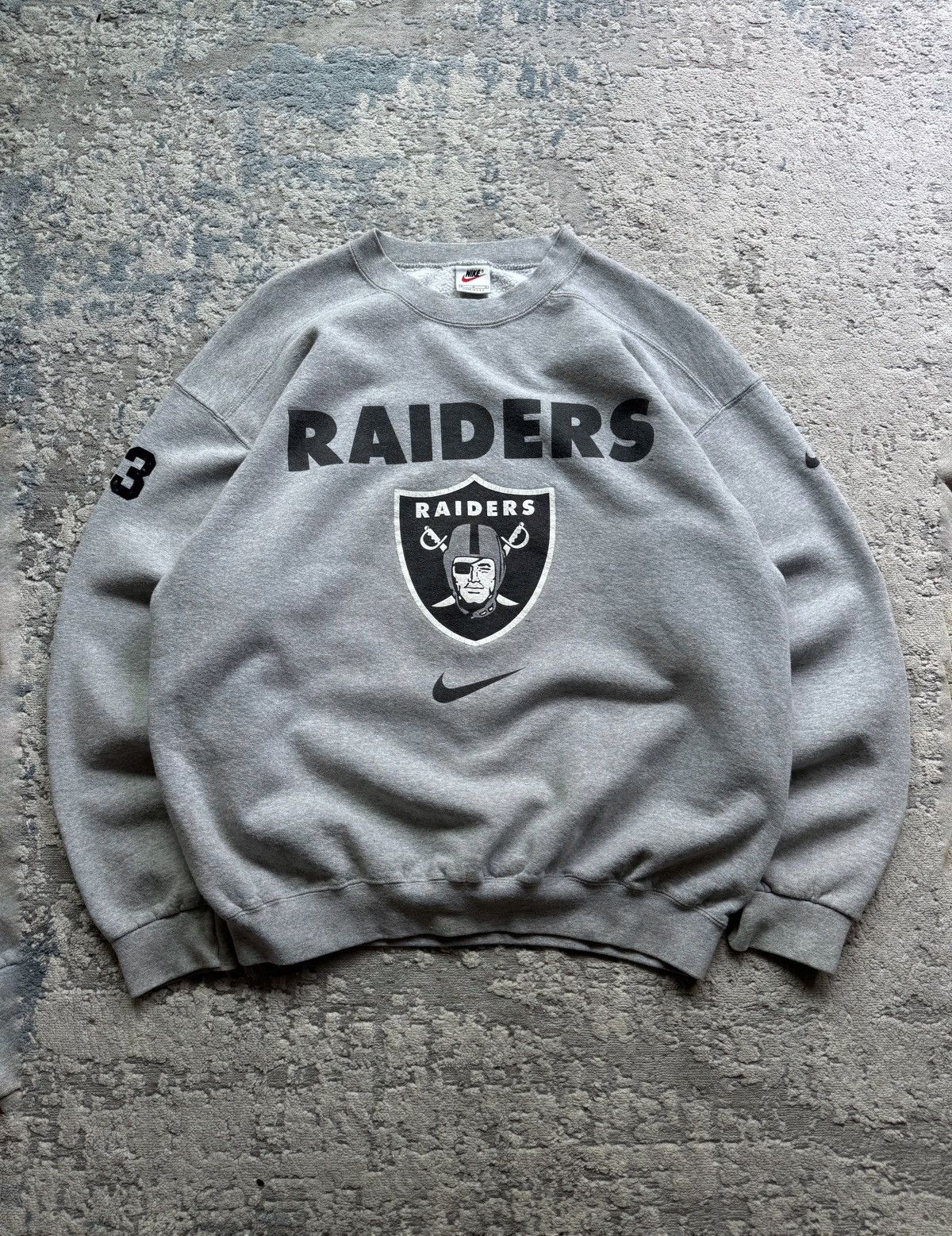 Nike Nike Raiders Vintage 90s Football sweatshirt y2k size M USA Size US M / EU 48-50 / 2 - 1 Thumbnail