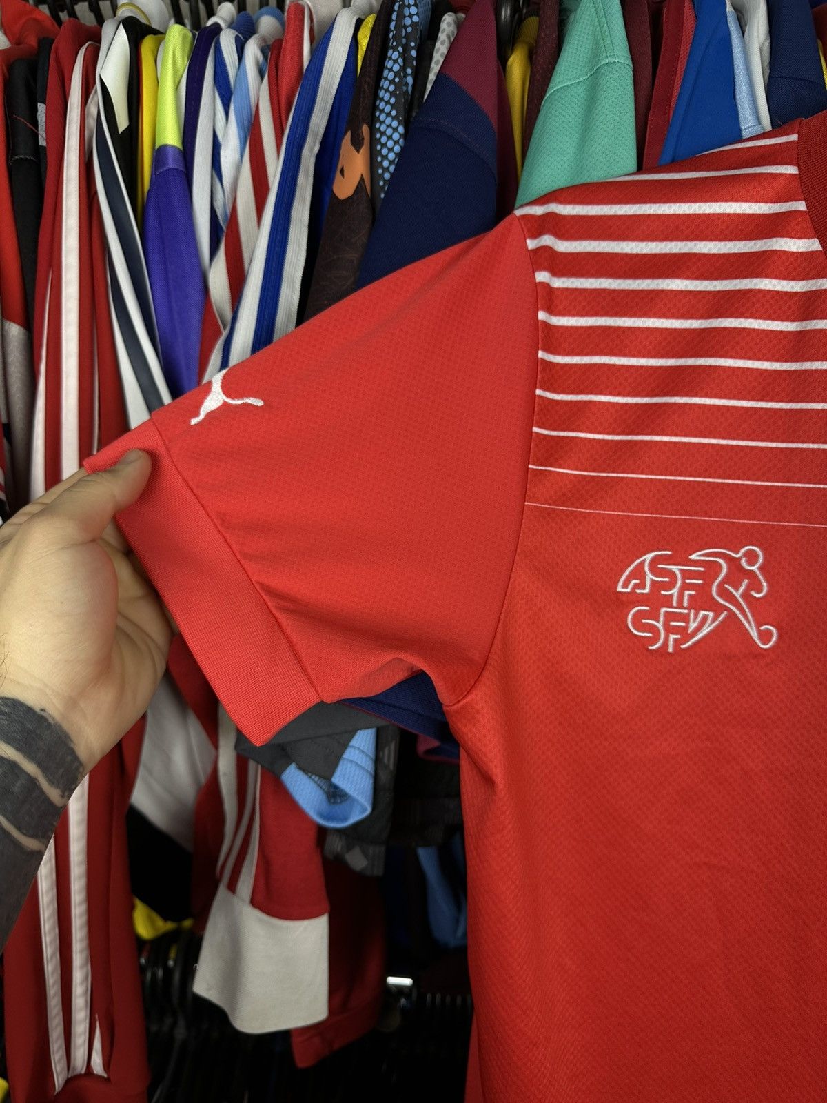 Puma PUMA SWITZERLAND 2022/23 SWISS SOCCER FOOTBALL SHIRT JERSEY Size US M / EU 48-50 / 2 - 4 Thumbnail