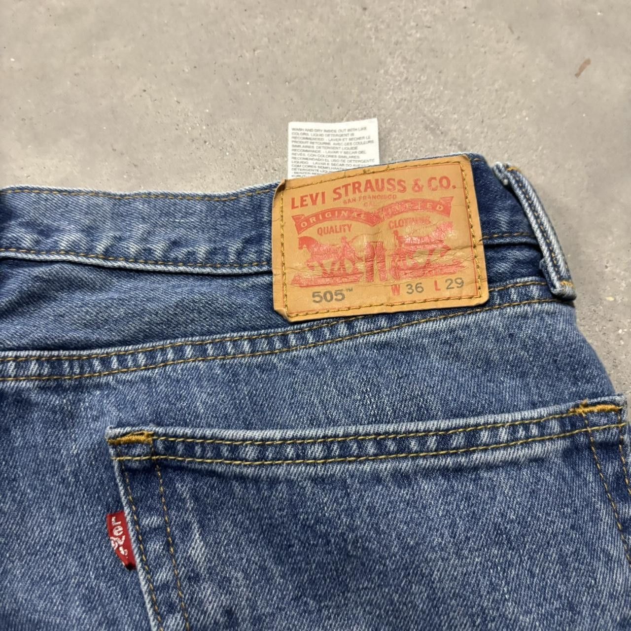 Levi's × Vintage Crazy Vintage Y2K/2000s Blue Wash Levi’s Essential Denim Jeans! Size US 36 / EU 52 - 7 Thumbnail