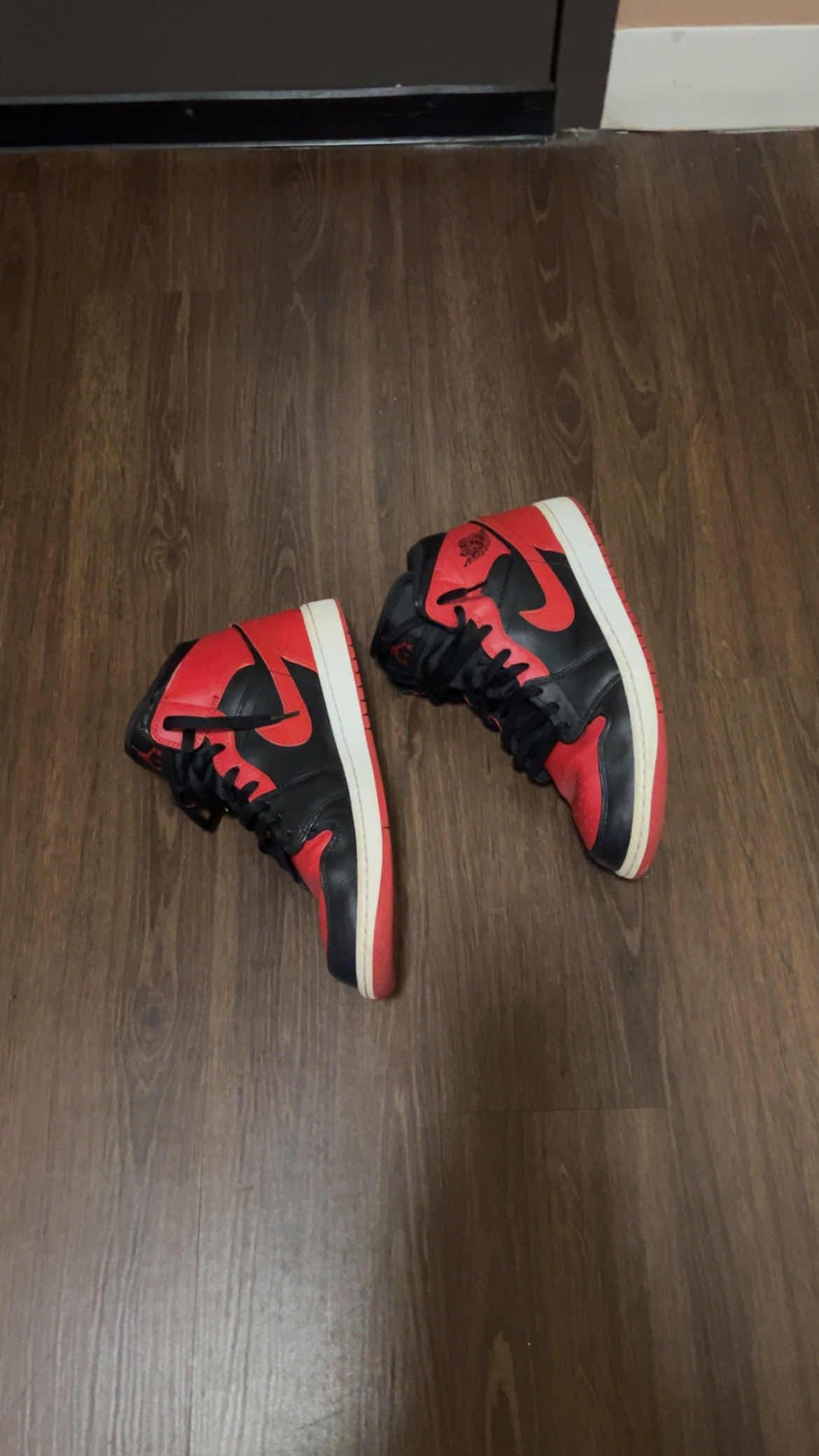 Jordan Brand jordan 1 mid banned Size US 11 / EU 44 - 2 Thumbnail