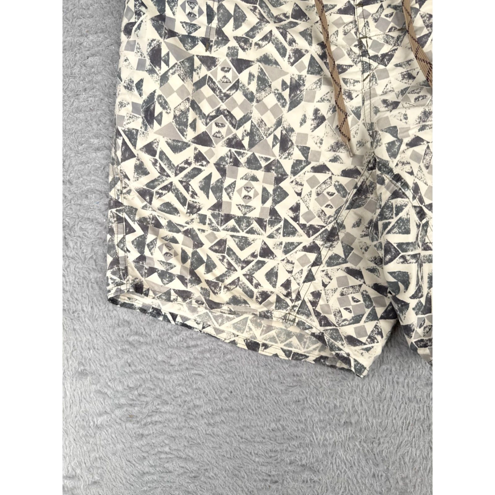 Speedo Patagonia Swim Trunks Mens 31 Beige Gray Board Shorts 100% Polyester Cargo 31x9 Size US 31 - 3 Thumbnail