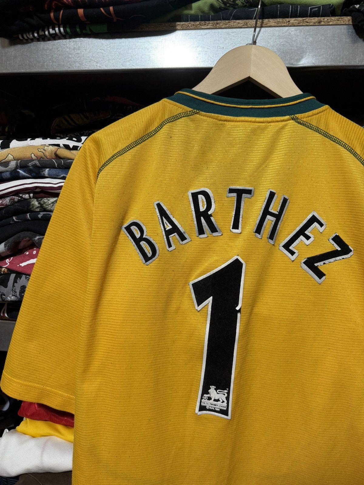 Umbro Umbro Manchester United 2000-2002 Goalkeeper Barthez Jersey Size US XL / EU 56 / 4 - 5 Thumbnail