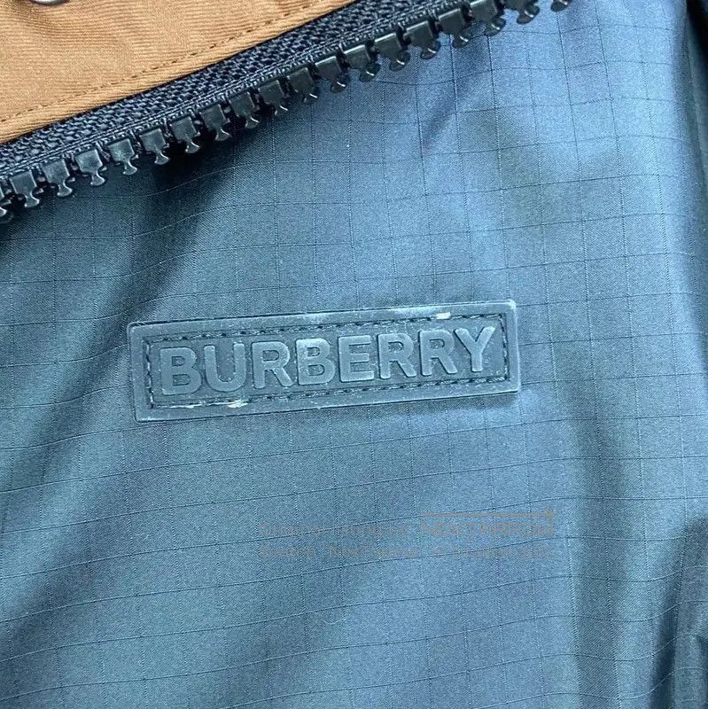 Burberry Burberry Women's Black Nylon Down Jacket. Size M / US 6-8 / IT 42-44 - 4 Thumbnail