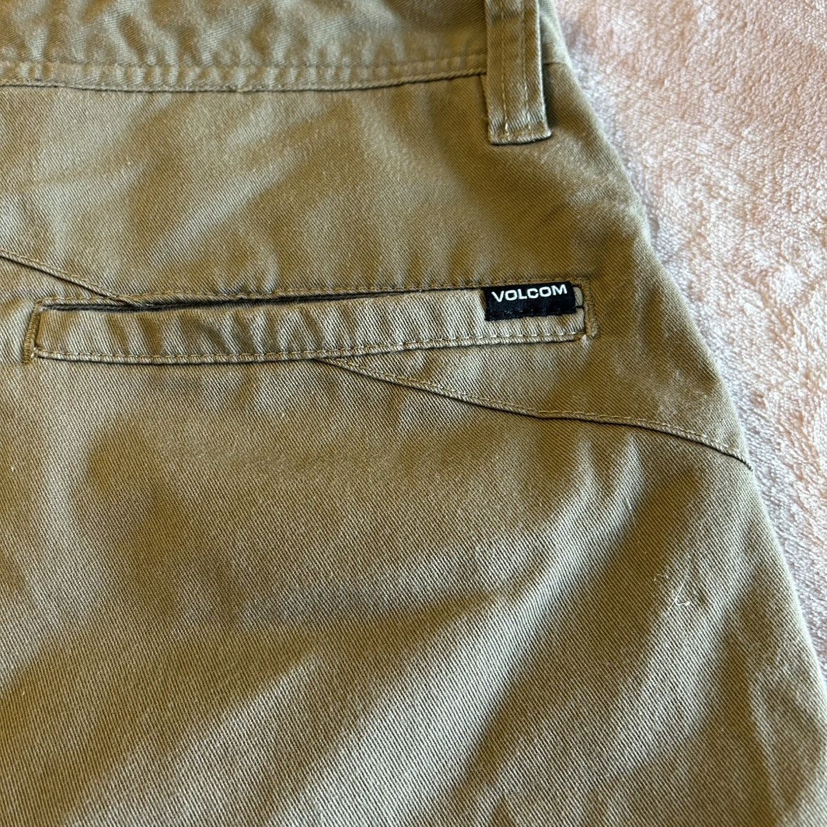 Volcom Volcom chino khaki shorts size 33 preppy summer casual Size US 33 - 3 Thumbnail