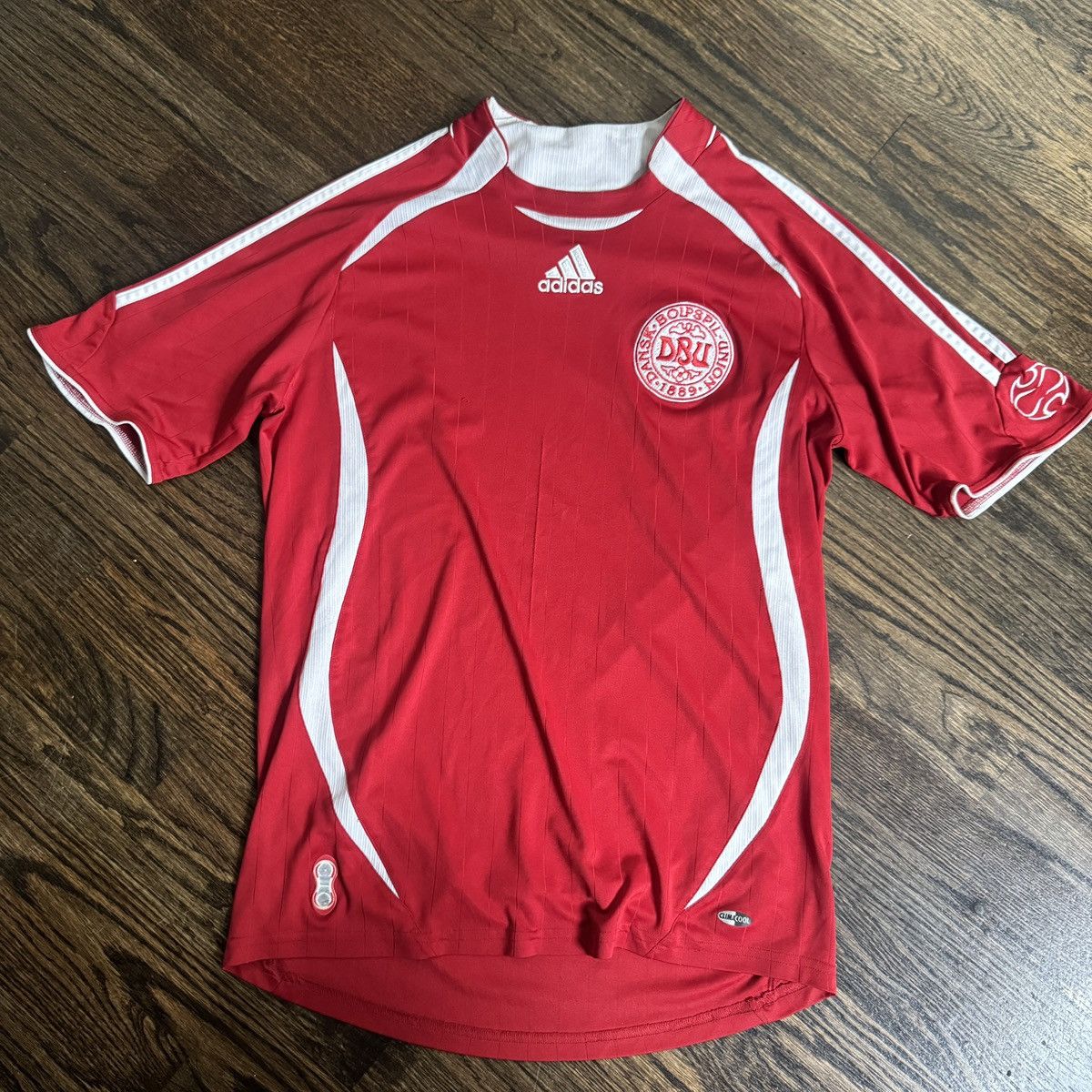 Adidas 2006 Euros Denmark Home Teamgeist Size US M / EU 48-50 / 2 - 1 Thumbnail