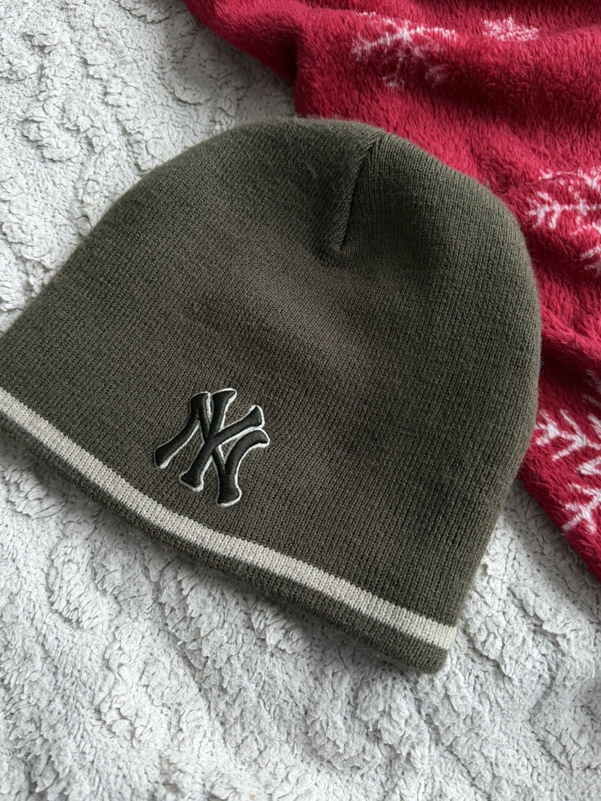 New York Yankees Vintage New York Yankees New Era Beanie Hat Y2K Size ONE SIZE - 3 Thumbnail
