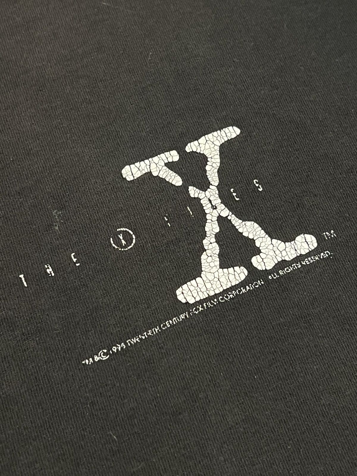 Vintage Vintage 1995 X Files Thrashed Tee Size US L / EU 52-54 / 3 - 5 Thumbnail
