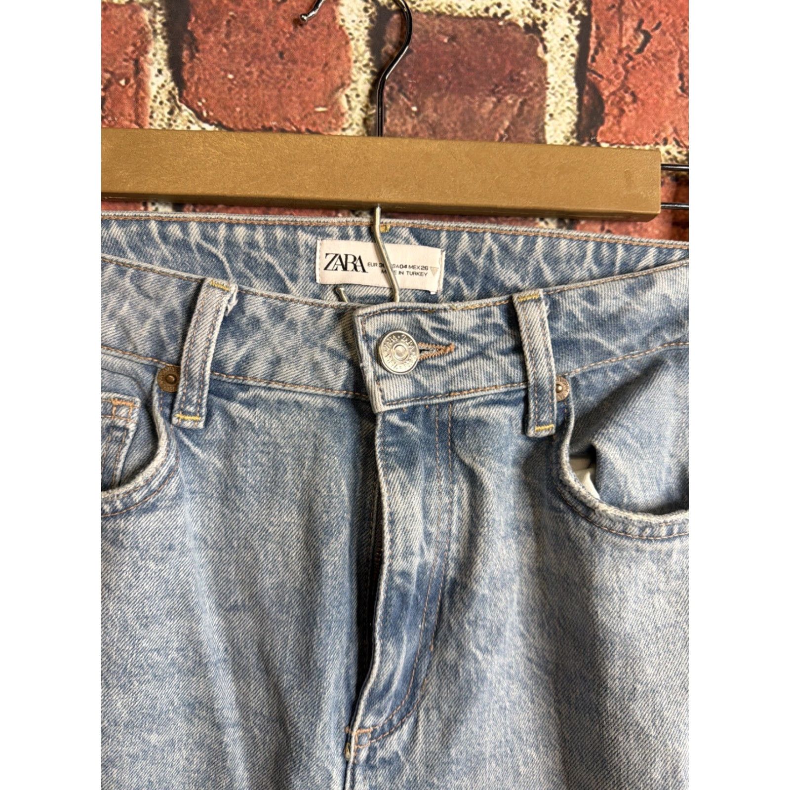 Zara ZARA Women's Jeans Size 4 Light Wash High Rise Relaxed Straight Leg Denim 5-Pocket Distressed Blue Size 27" / US 4 / IT 40 - 2 Thumbnail