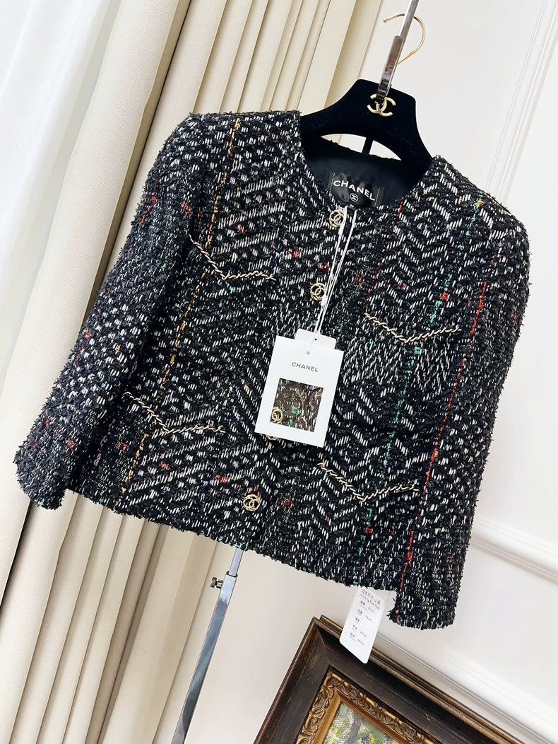 Chanel Chanel 23b black round-neck four-pocket jacket Size XS / US 0-2 / IT 36-38 - 1 Thumbnail
