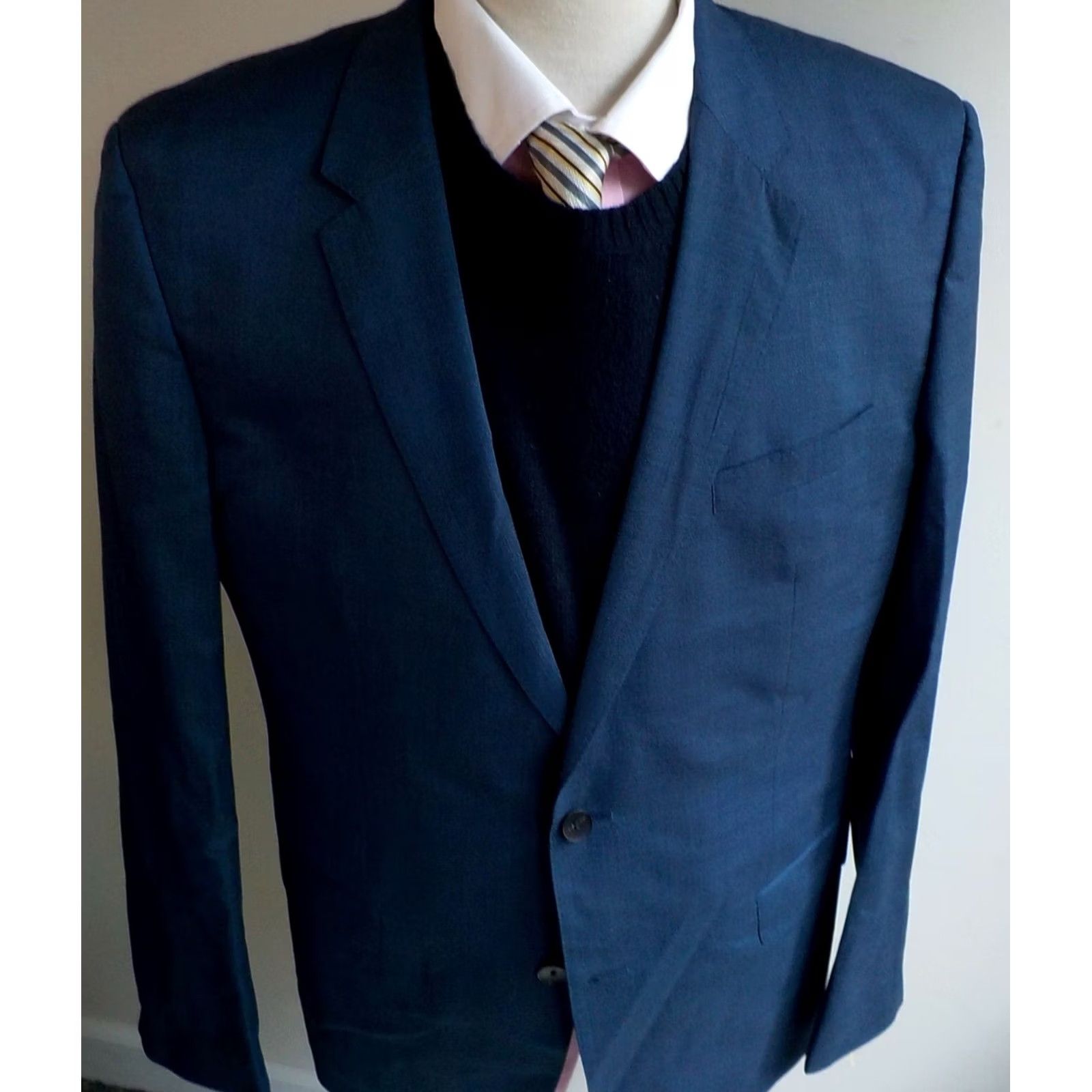 Hugo Boss HUGO BOSS Blazer Blue 2 Button GUABELLO Made in Italy Super 130 Wool SZ 44R Mens Jacket Blazer Regular Notch Lapel 2 Button Blue Size 44R - 2 Thumbnail