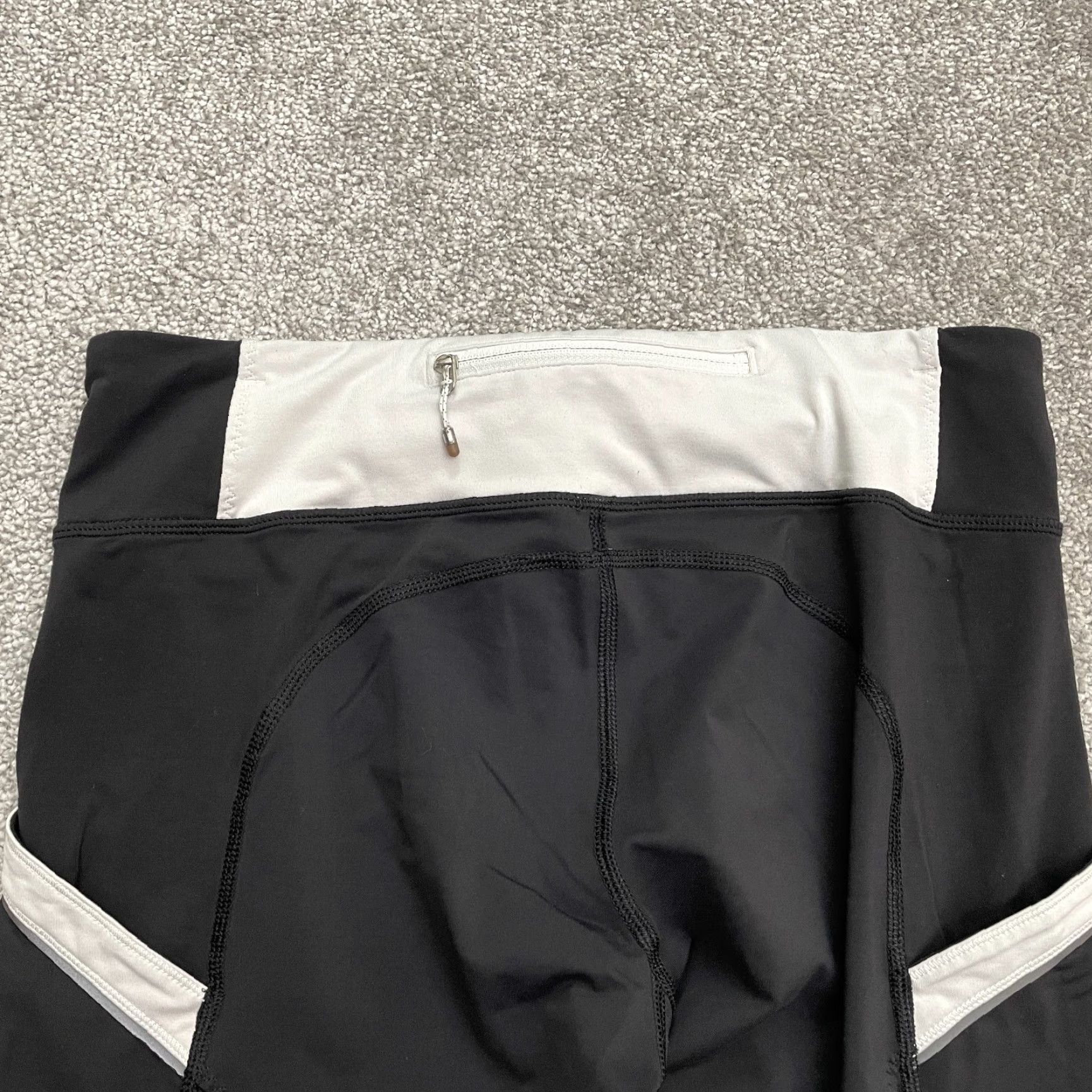Lululemon Lululemon Run Mod Moves Crop Pants Womens 8 Black Zip Pocket Active Yoga 28x17 Womens Size 30" / US 8 / IT 44 - 4 Thumbnail