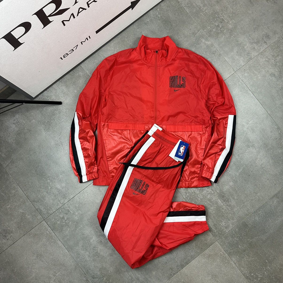 bulls track suit