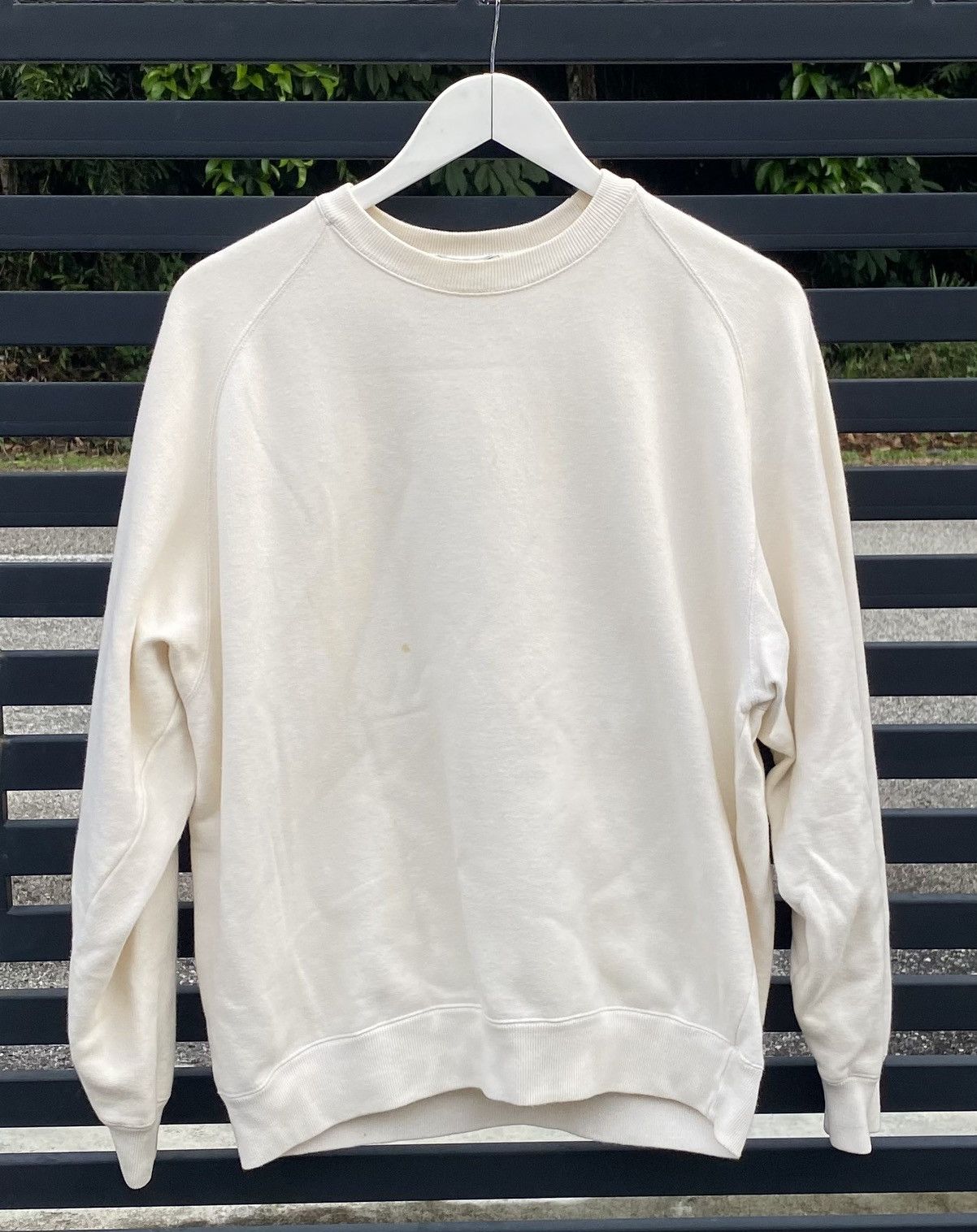 image of Vintage Gucci Embroided Logo Sweatshirt in Cream/White, Men's (Size Medium)
