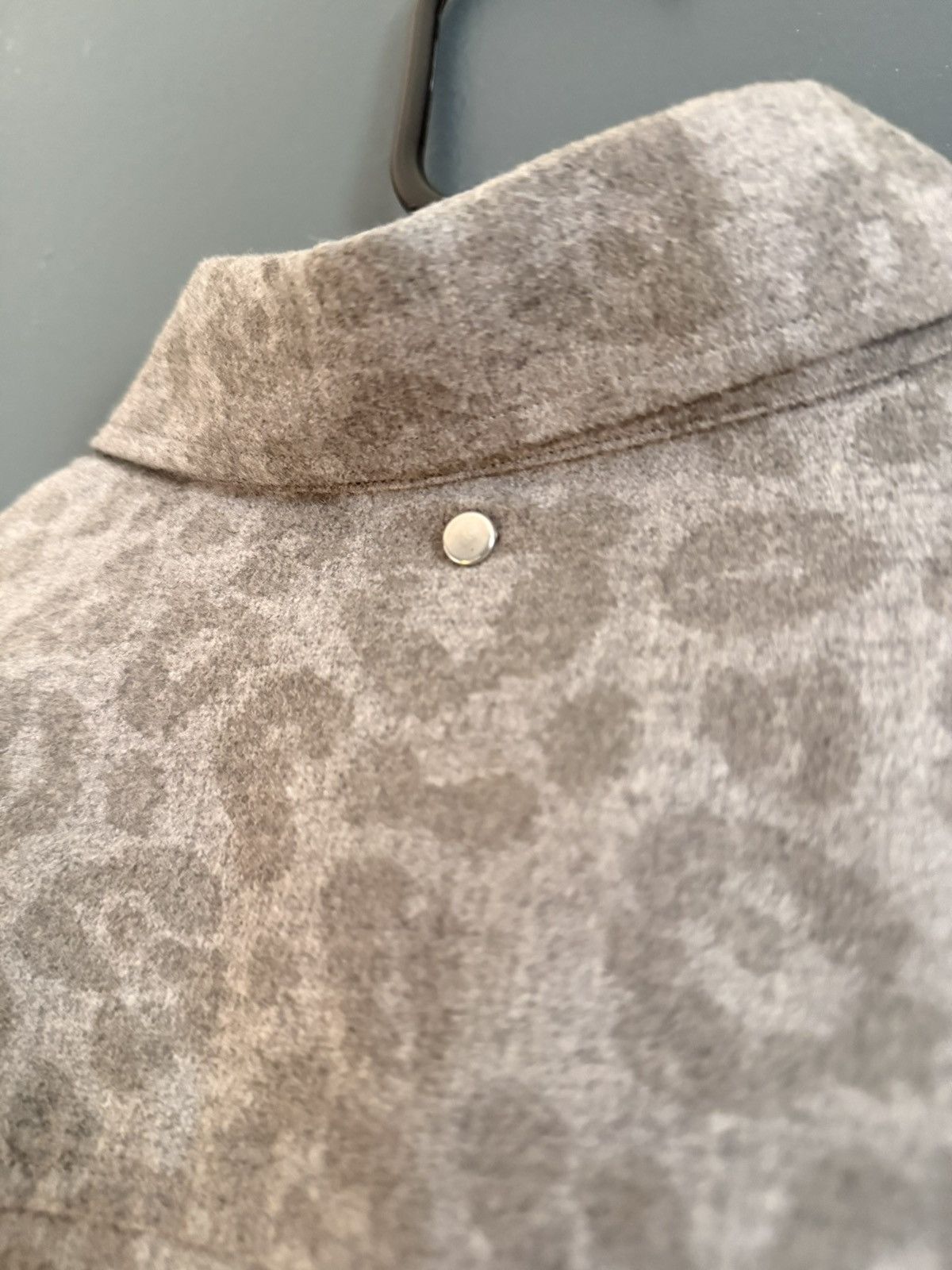 OAMC Grey leopard wool shirt with silk detailing button down Size US L / EU 52-54 / 3 - 10 Thumbnail