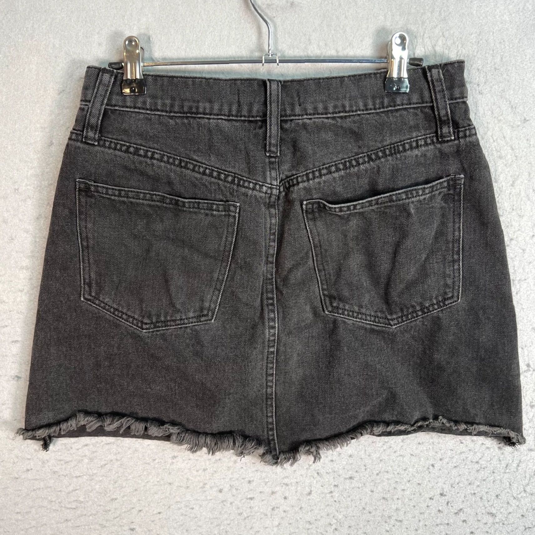 Madewell VINTAGE Madewell Skirt Womens Size 27 Black Denim High-Waisted Frayed Hem Mini Womens Size 27" / US 4 / IT 40 - 2 Thumbnail